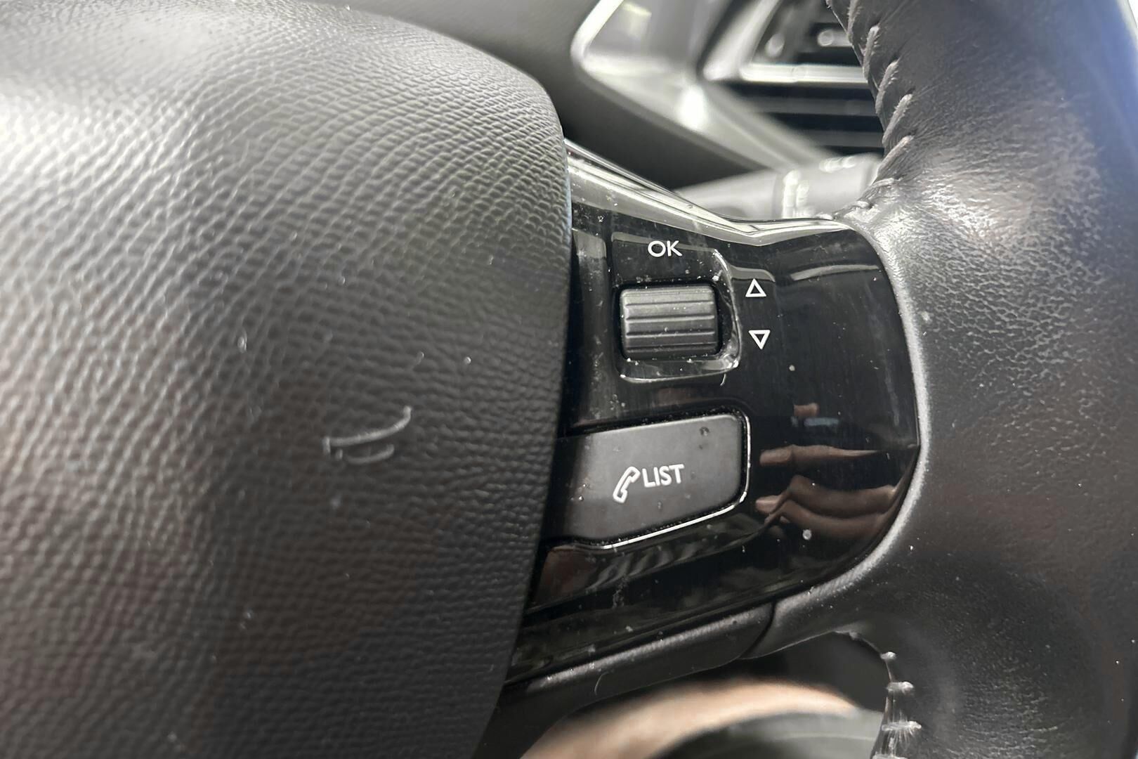 Peugeot 308 iso kuva 15
