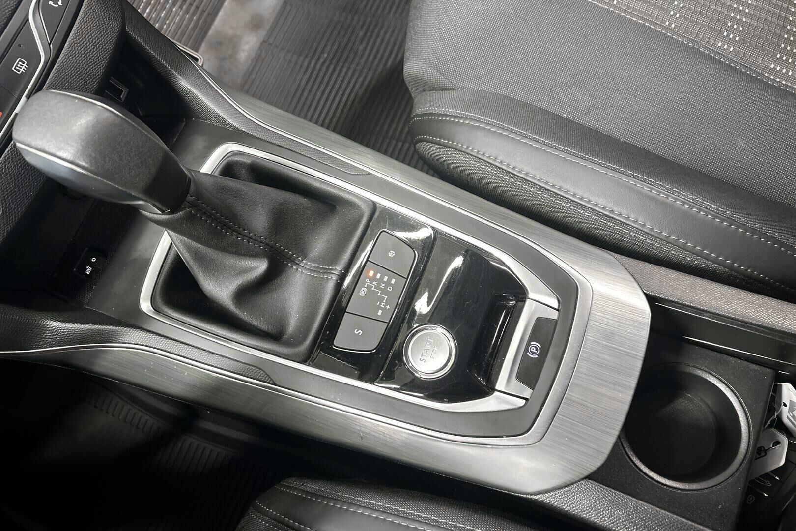Peugeot 308 iso kuva 20