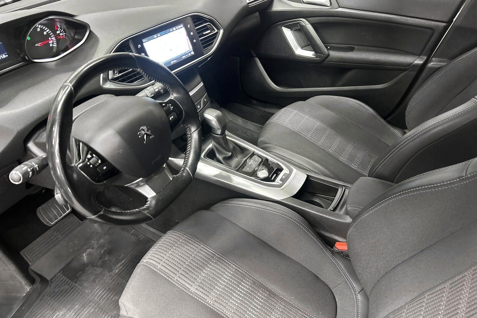 Peugeot 308 iso kuva 8