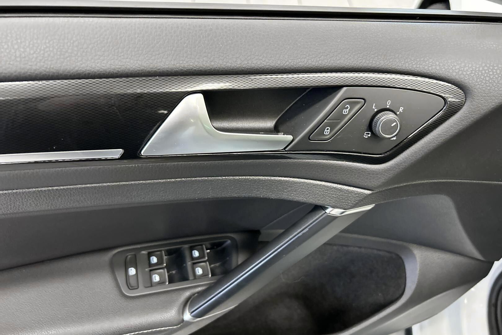 Volkswagen Golf iso kuva 14