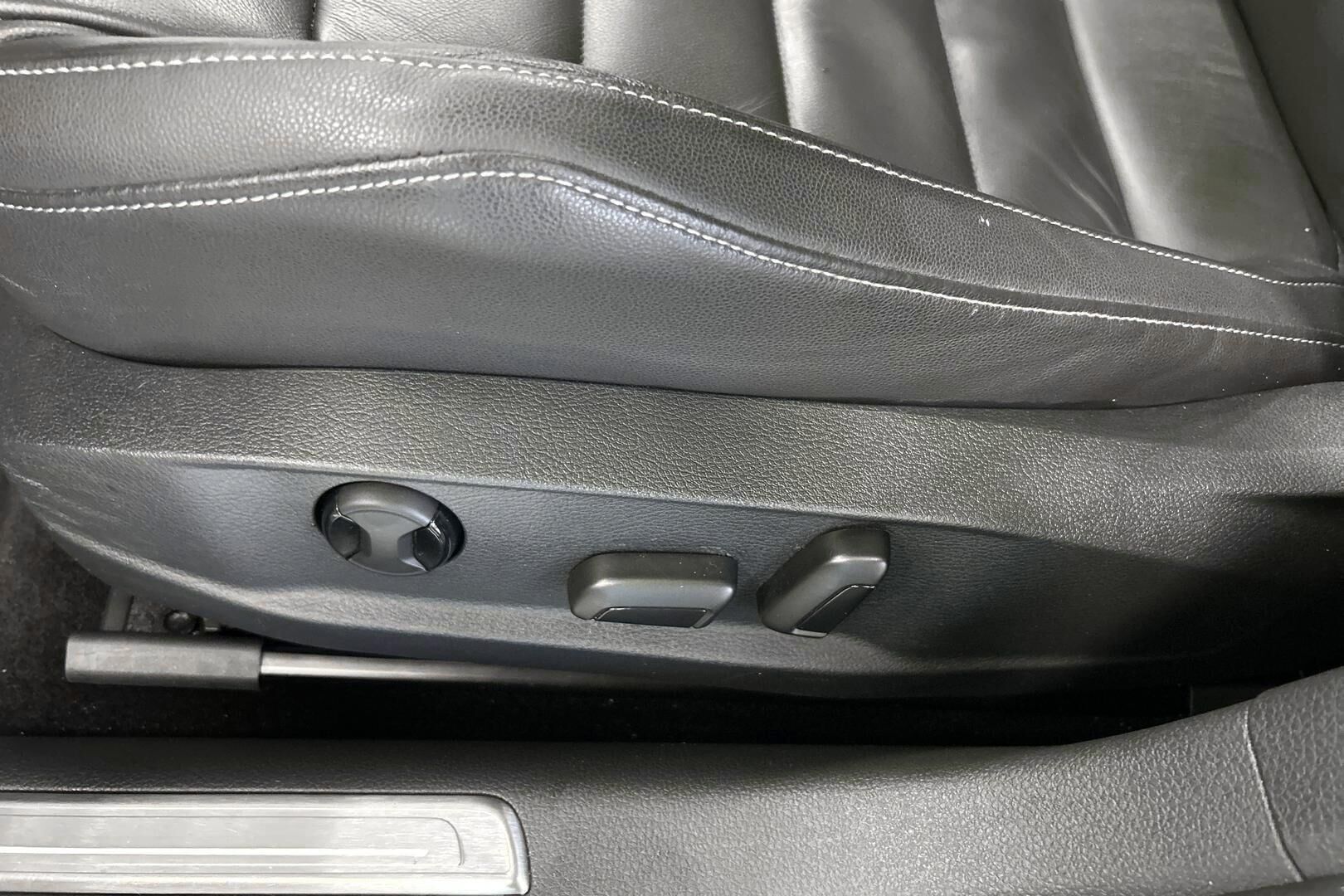 Volkswagen Golf iso kuva 15