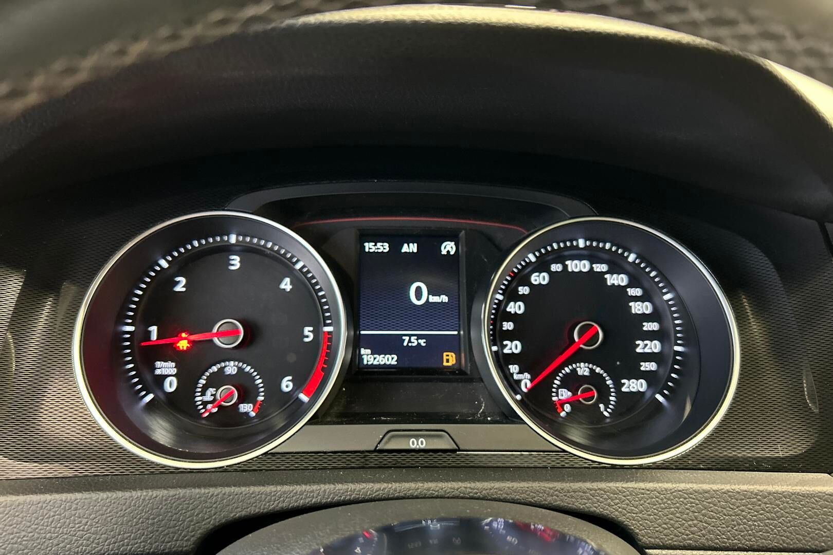 Volkswagen Golf iso kuva 20