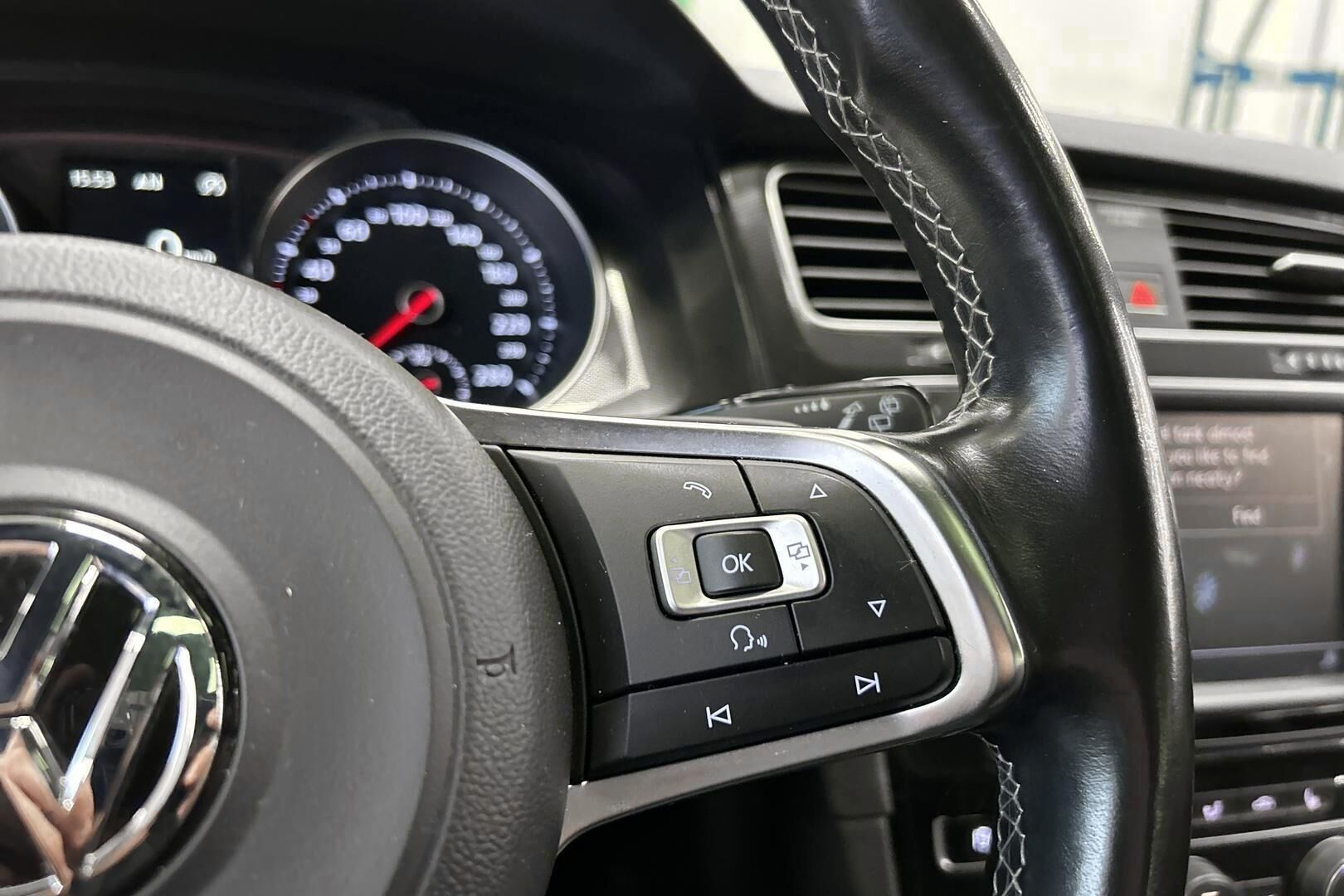 Volkswagen Golf iso kuva 22