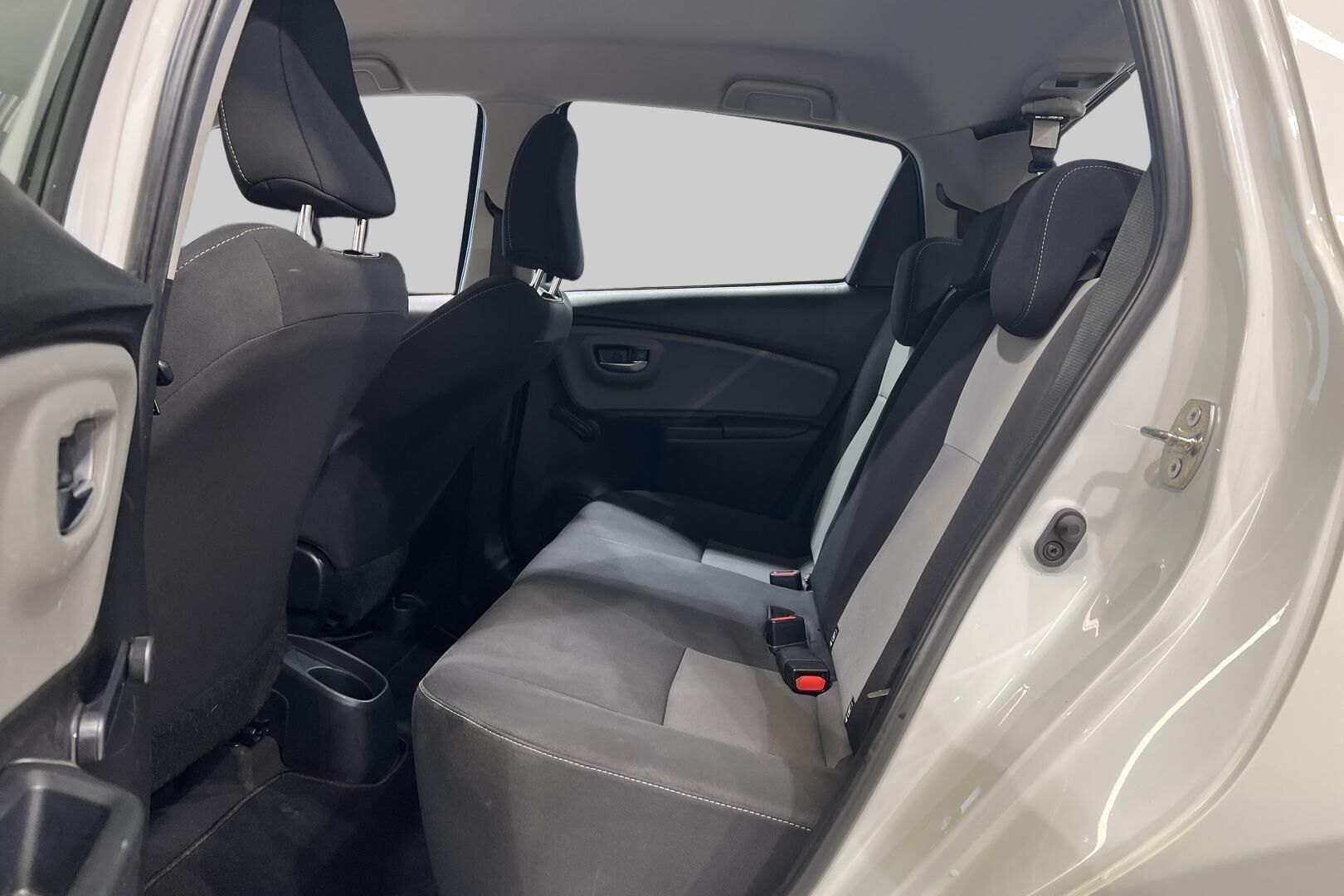 Toyota Yaris iso kuva 10