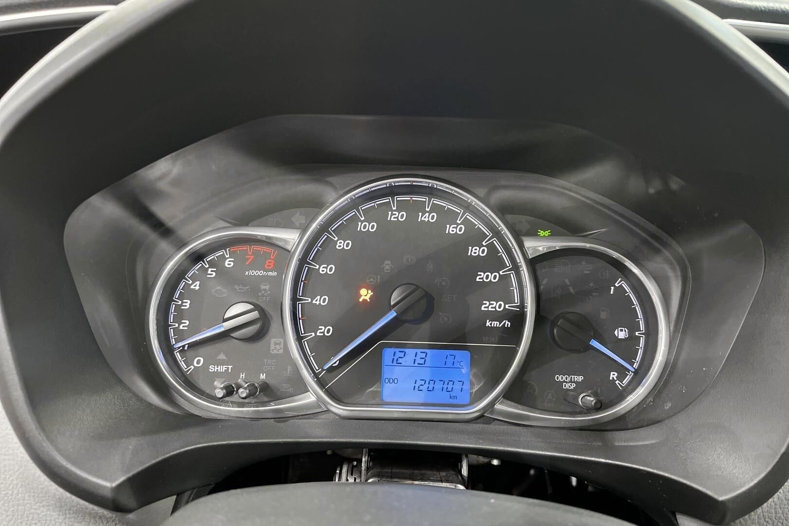 Toyota Yaris iso kuva 14