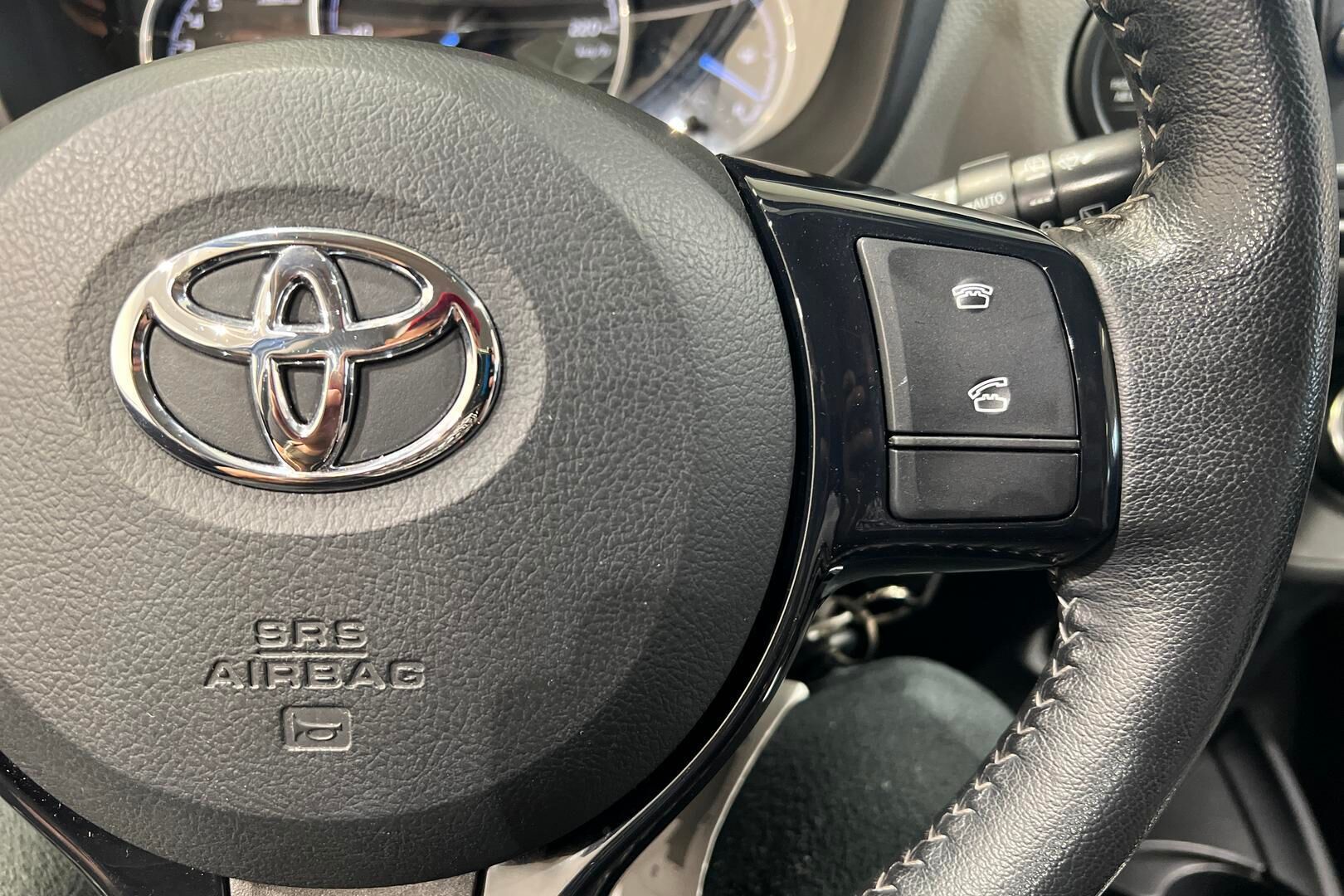 Toyota Yaris iso kuva 19