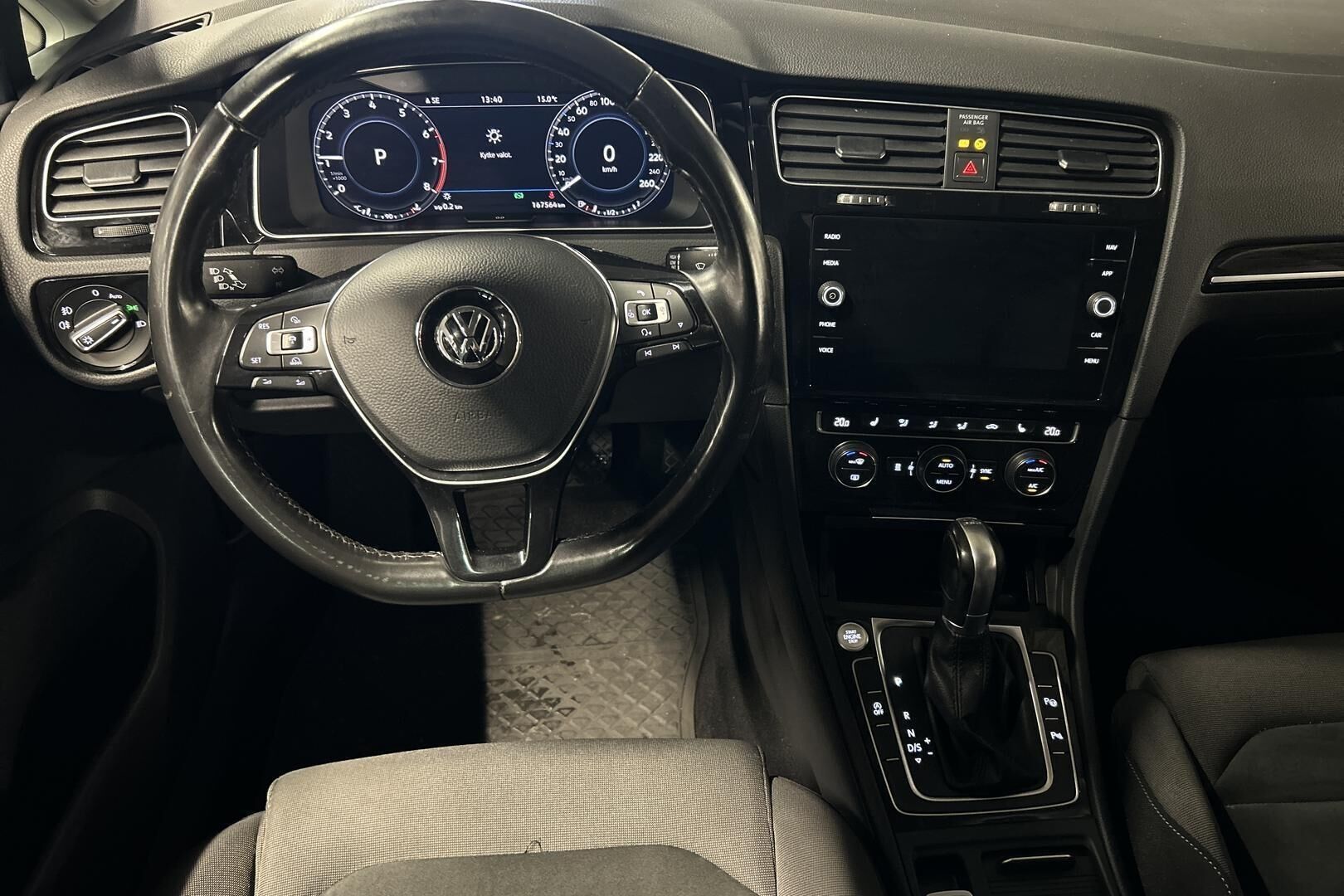 Volkswagen Golf iso kuva 21