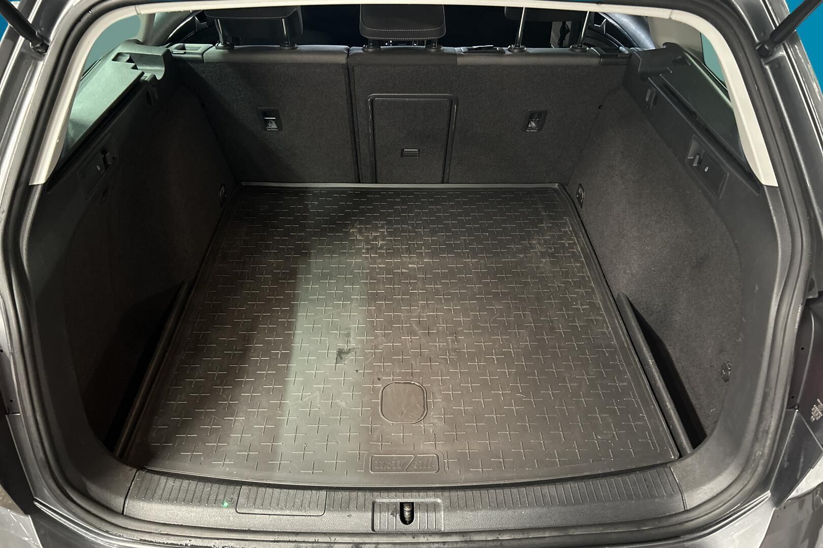 Volkswagen Golf iso kuva 22