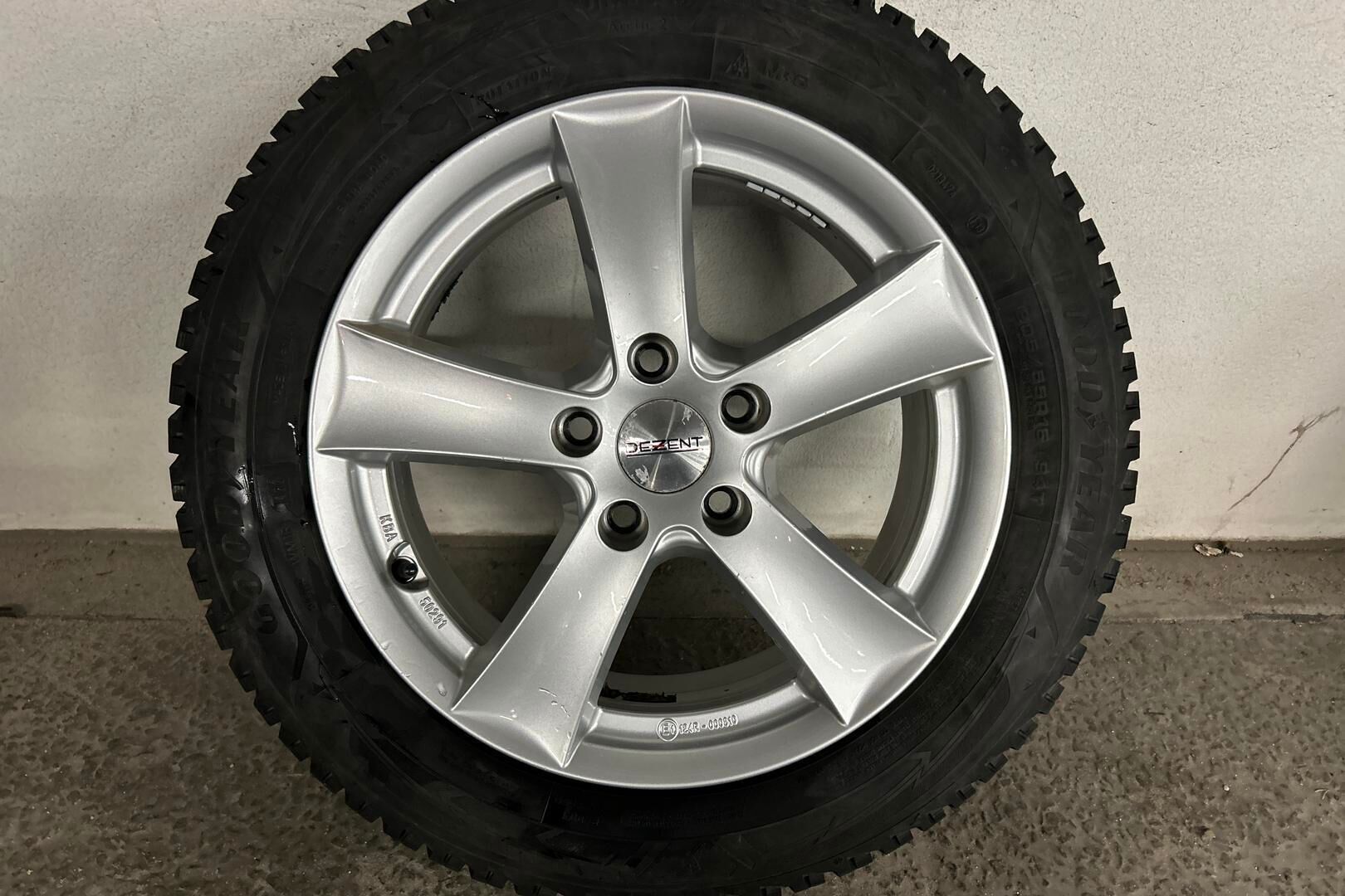 Volkswagen Golf iso kuva 23