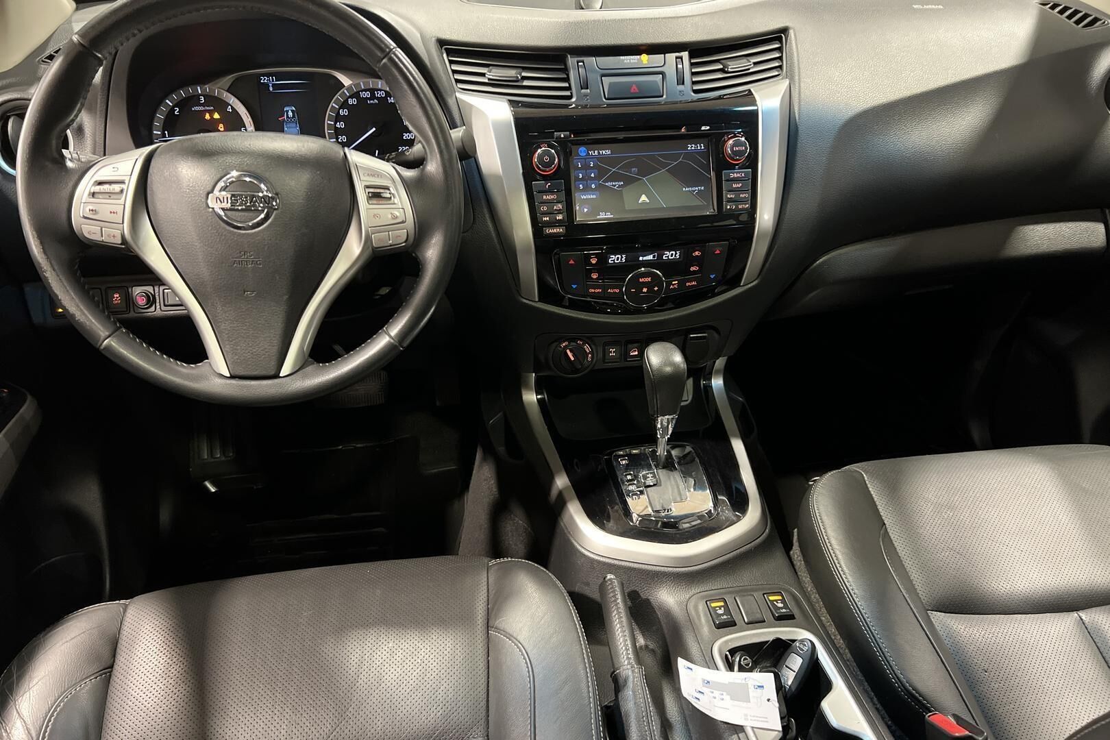 Nissan Navara iso kuva 11