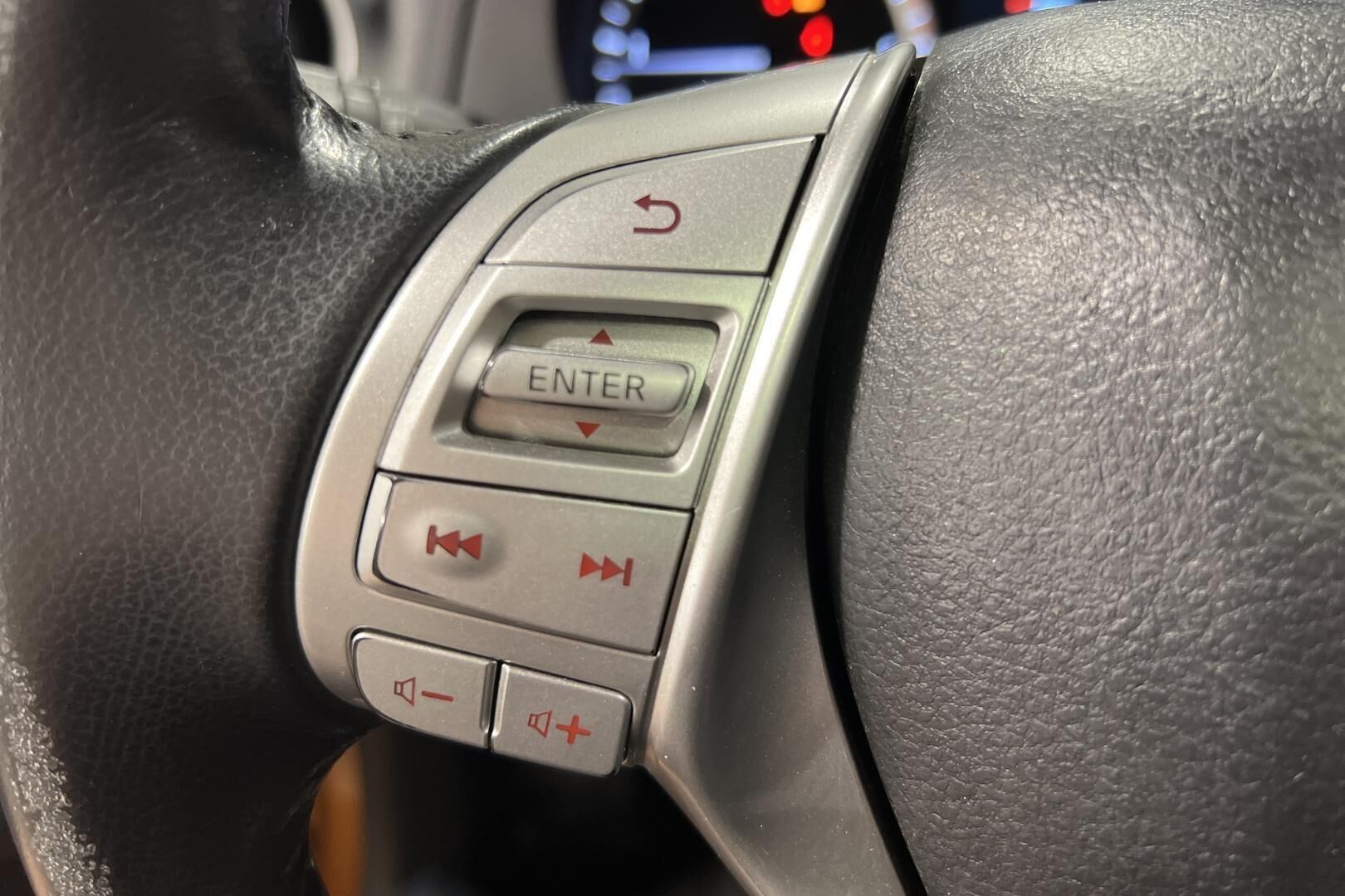 Nissan Navara iso kuva 17