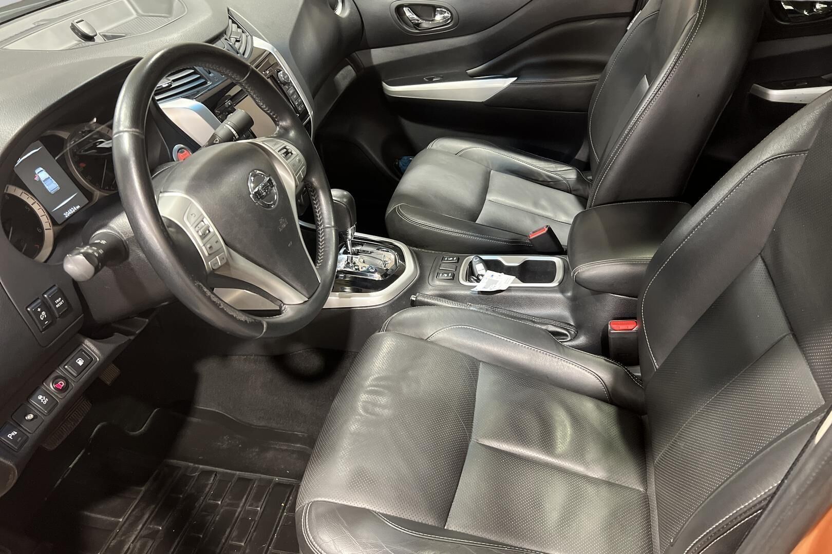 Nissan Navara iso kuva 9