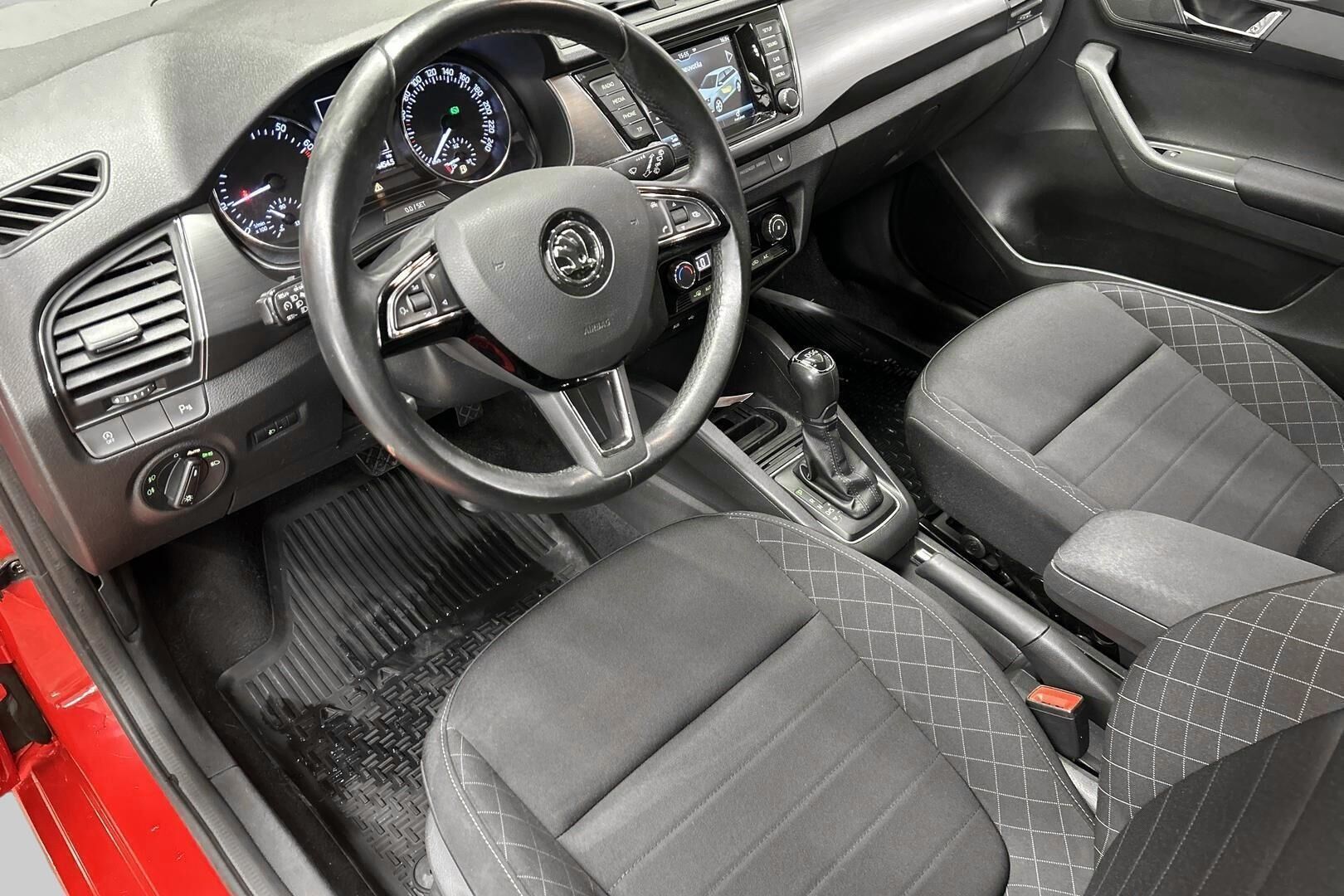 Skoda Fabia iso kuva 8