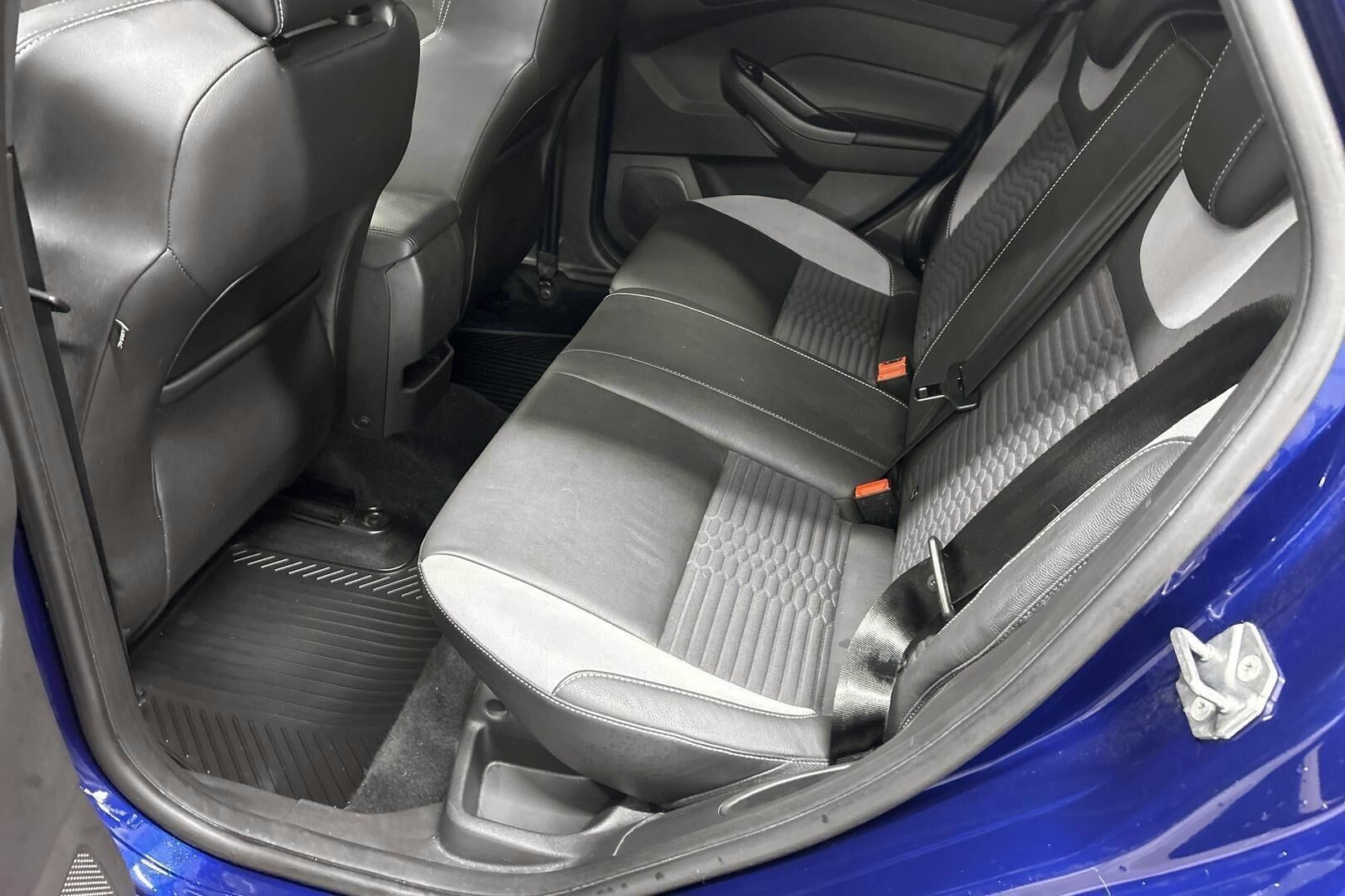 Ford Focus iso kuva 10