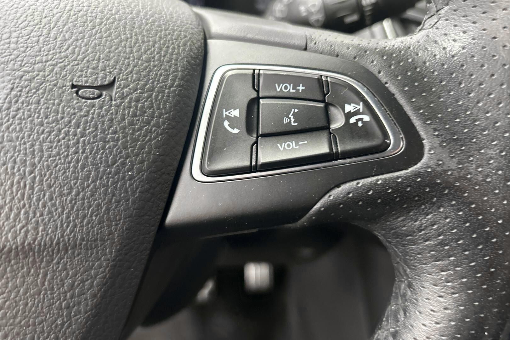 Ford Focus iso kuva 16