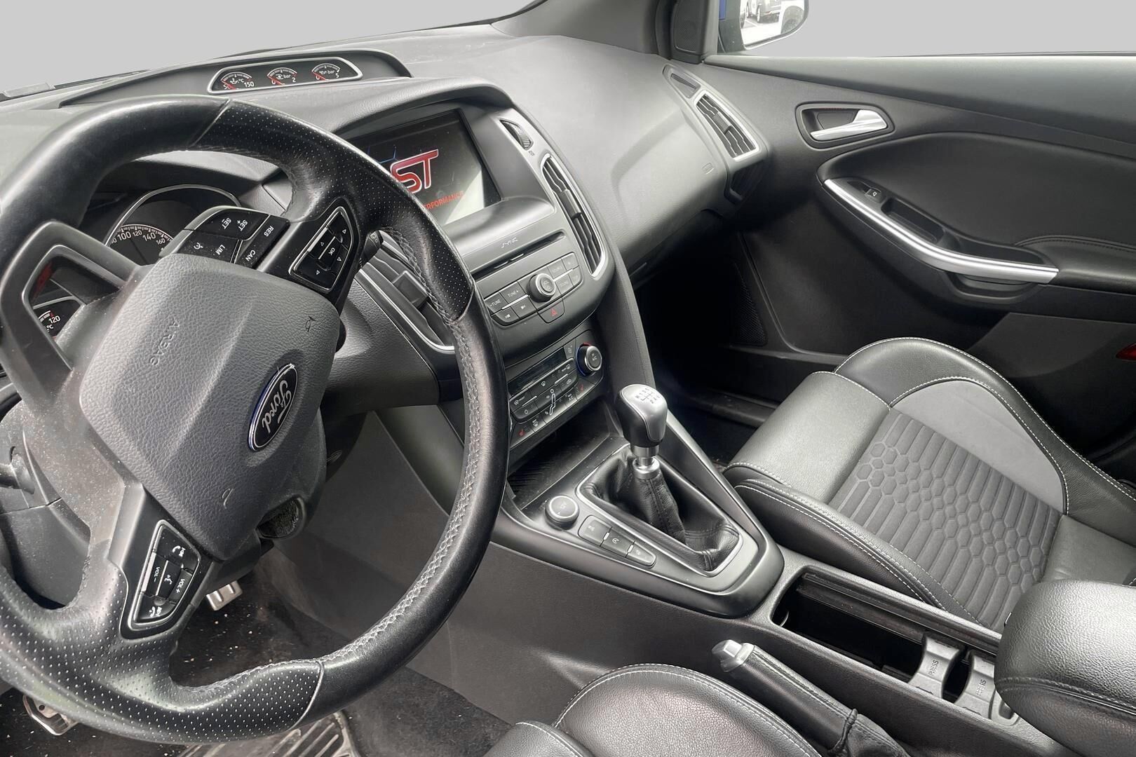 Ford Focus iso kuva 2