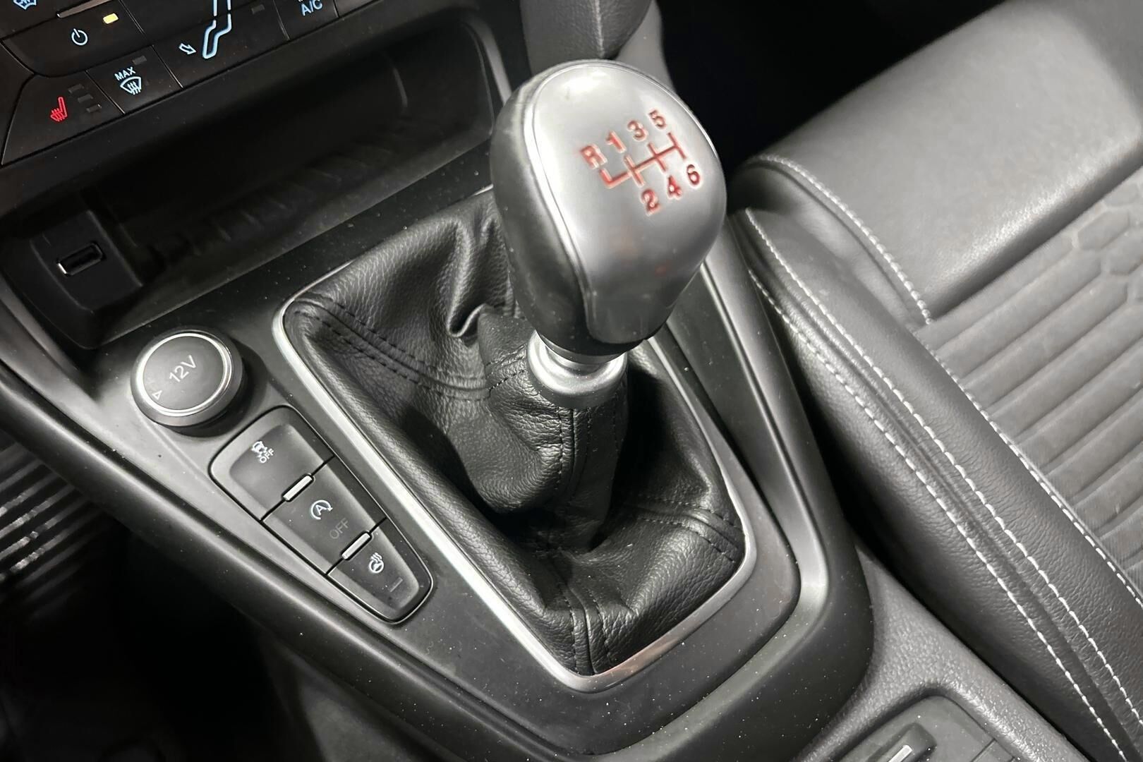 Ford Focus iso kuva 24