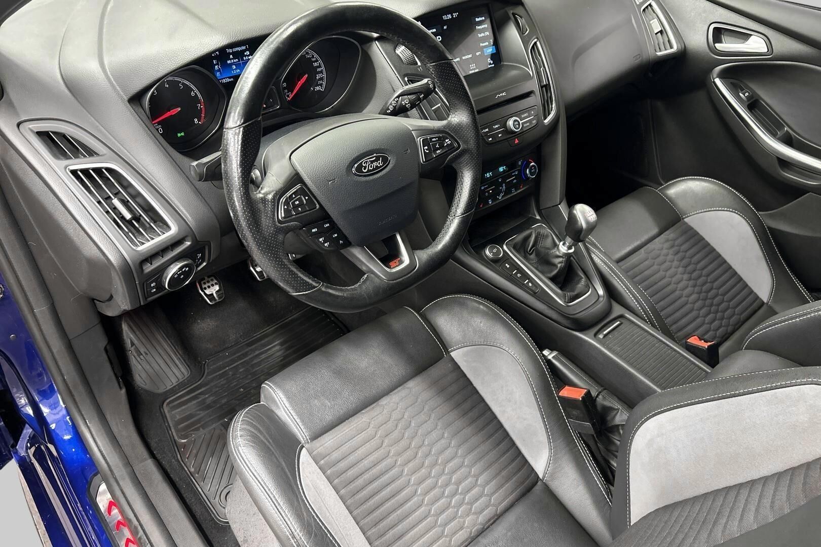 Ford Focus iso kuva 9