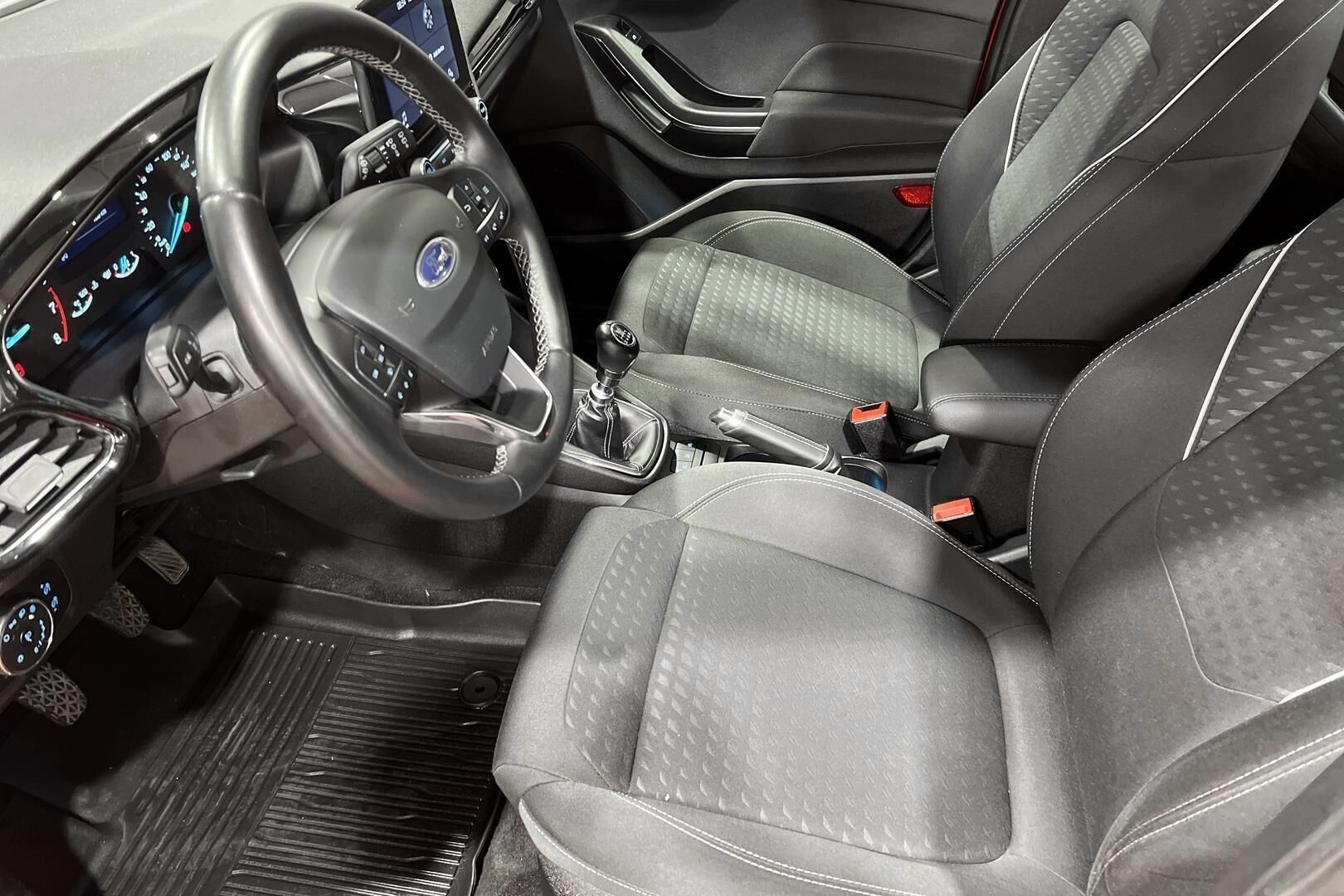 Ford Fiesta iso kuva 9