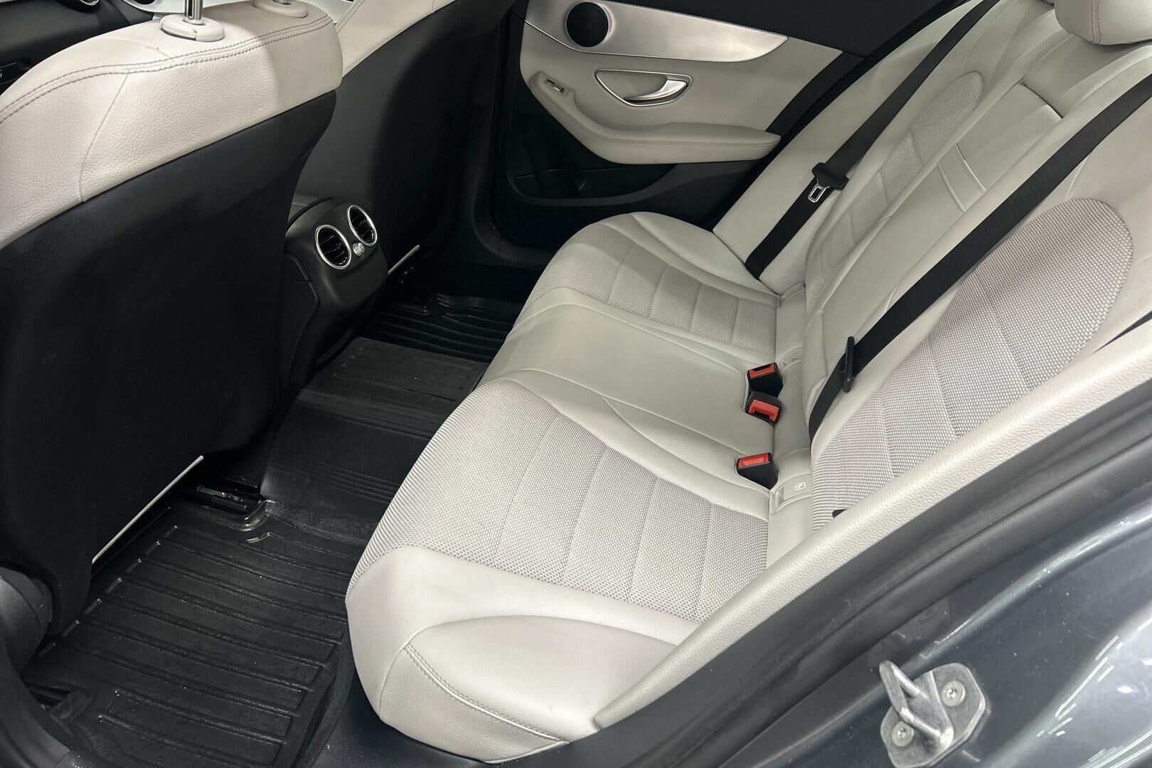 Mercedes-Benz C iso kuva 10