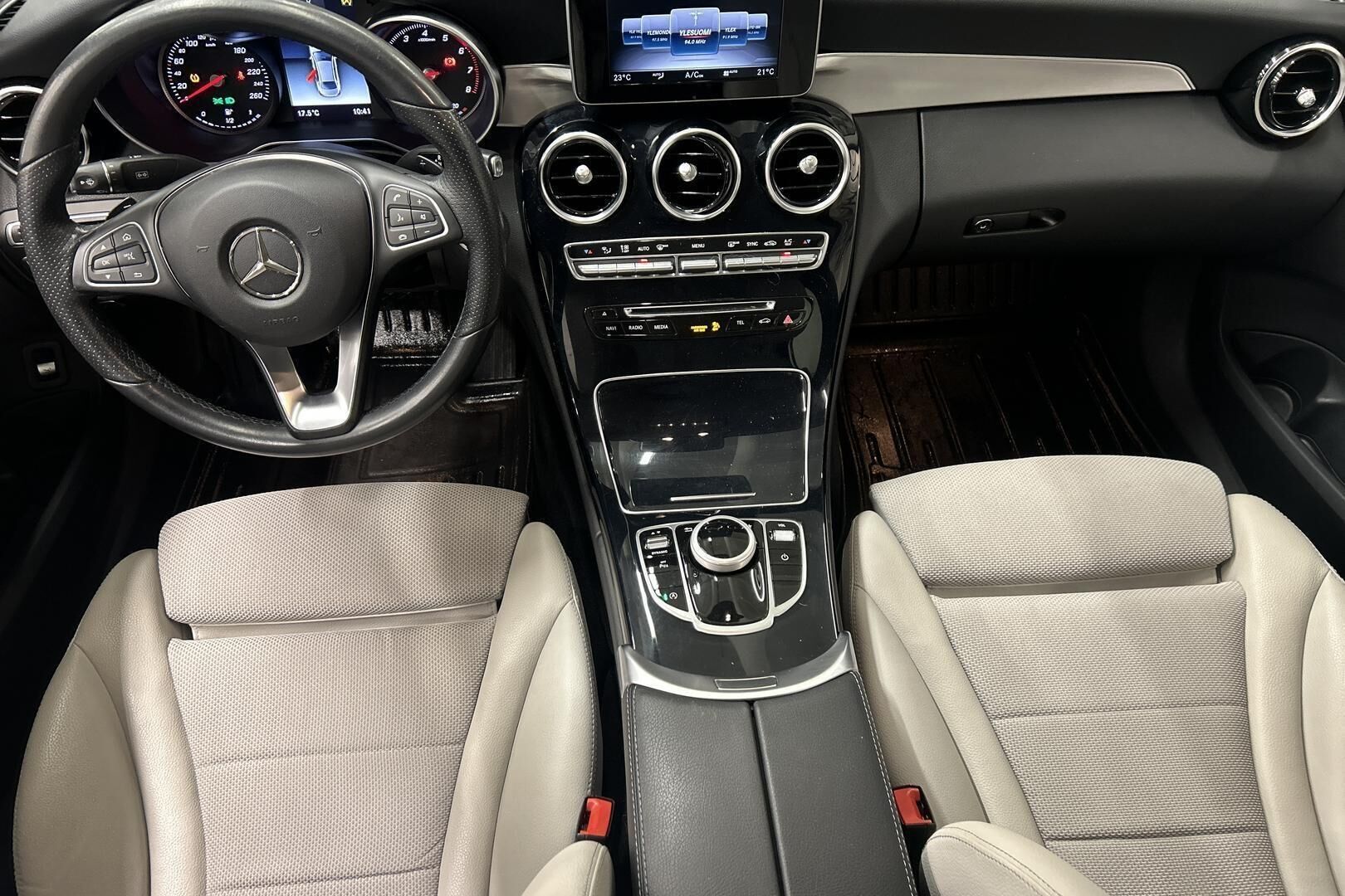 Mercedes-Benz C iso kuva 11