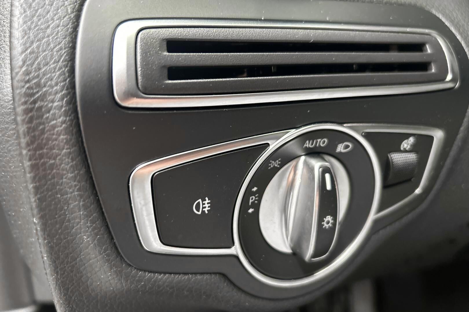 Mercedes-Benz C iso kuva 15