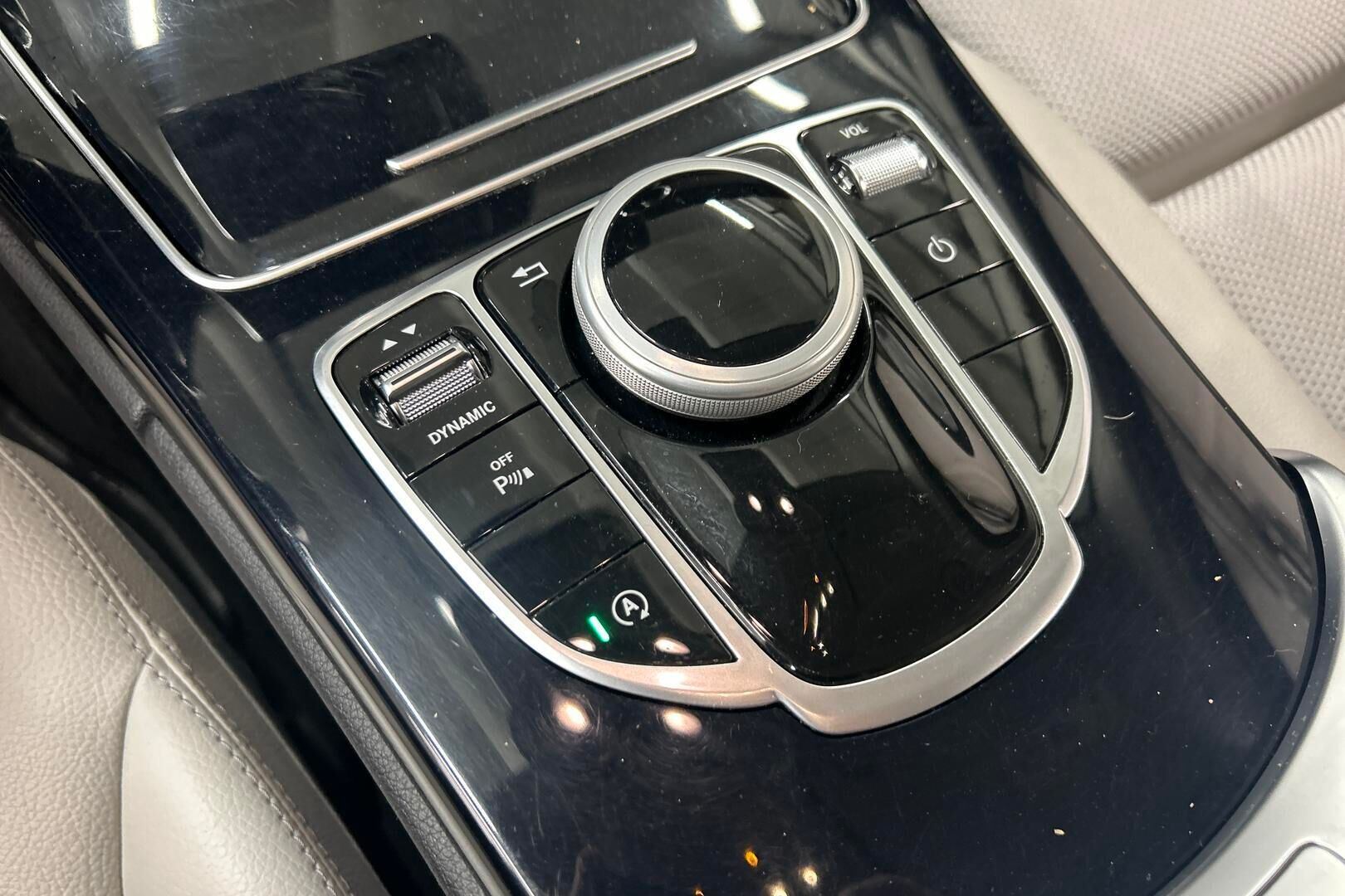 Mercedes-Benz C iso kuva 23