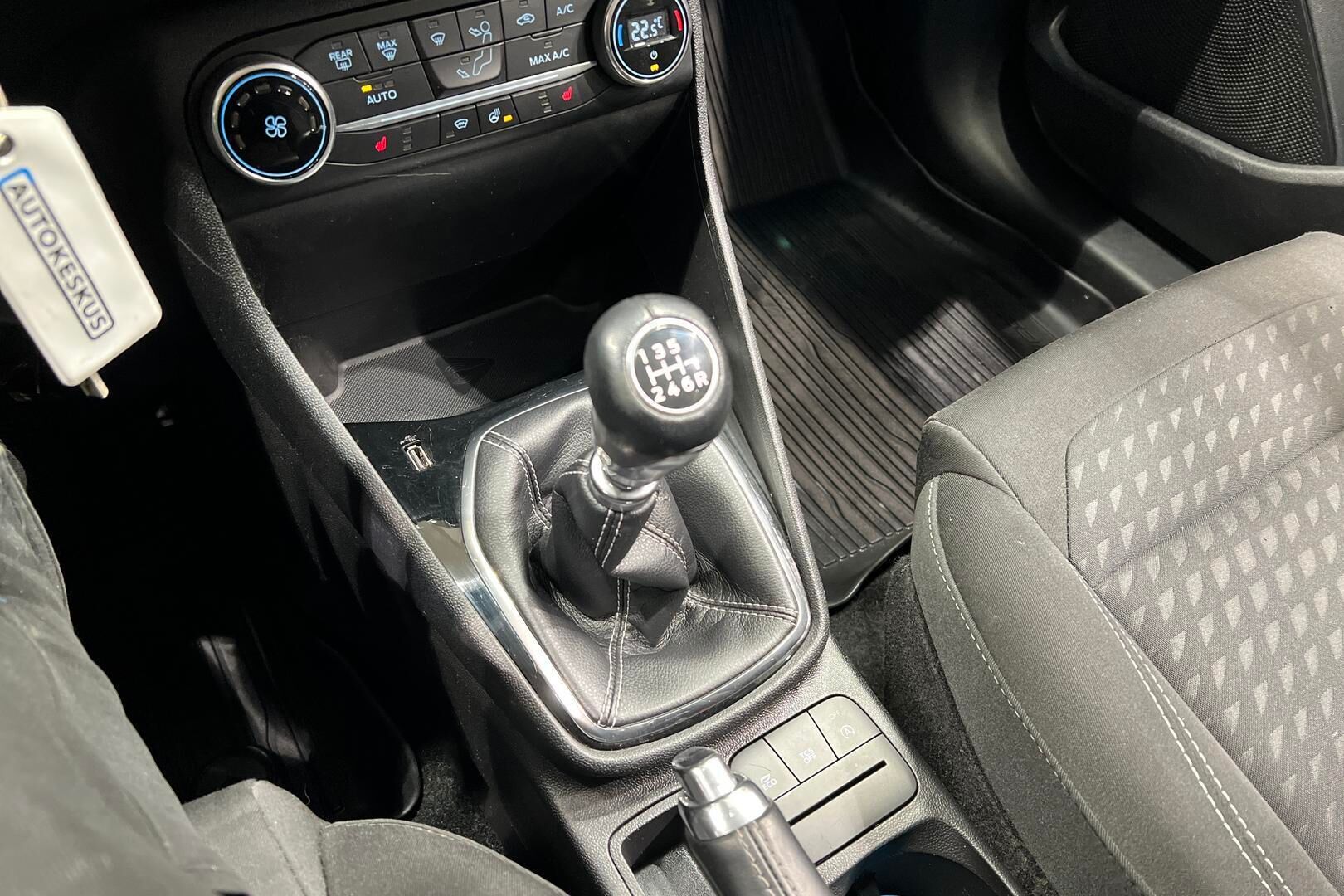 Ford Fiesta iso kuva 18