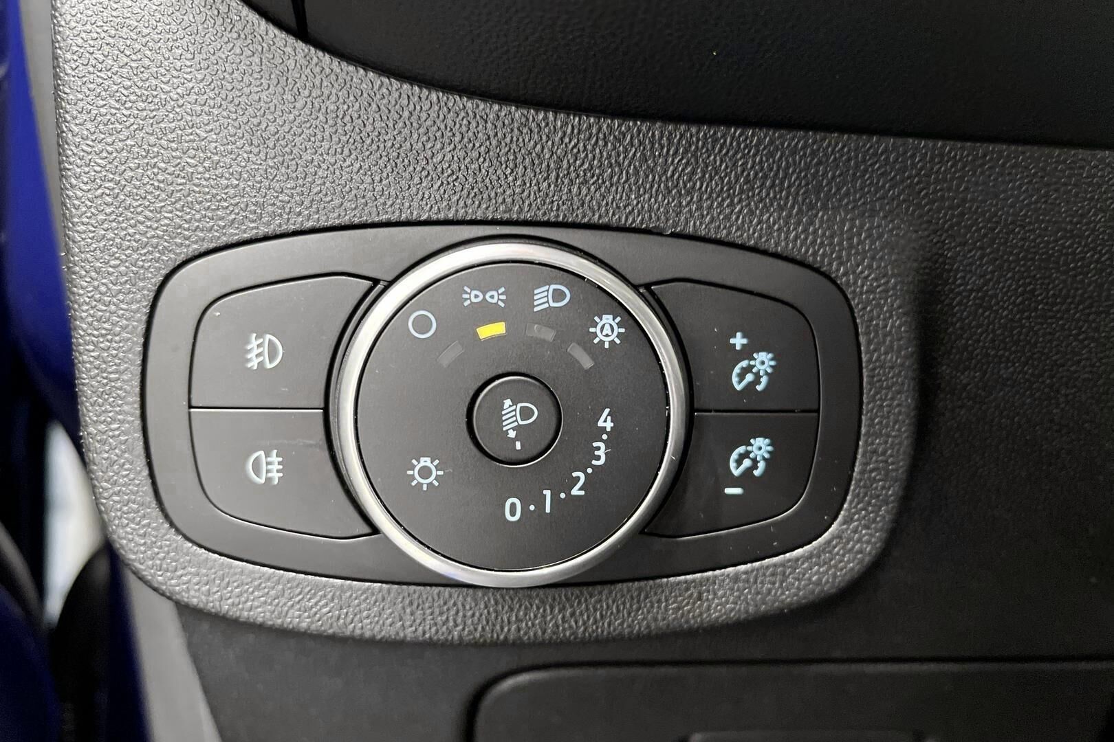 Ford Fiesta iso kuva 24