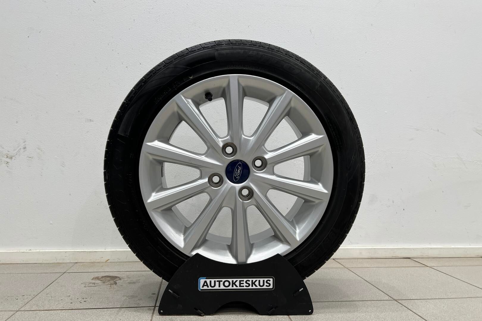 Ford Fiesta iso kuva 27