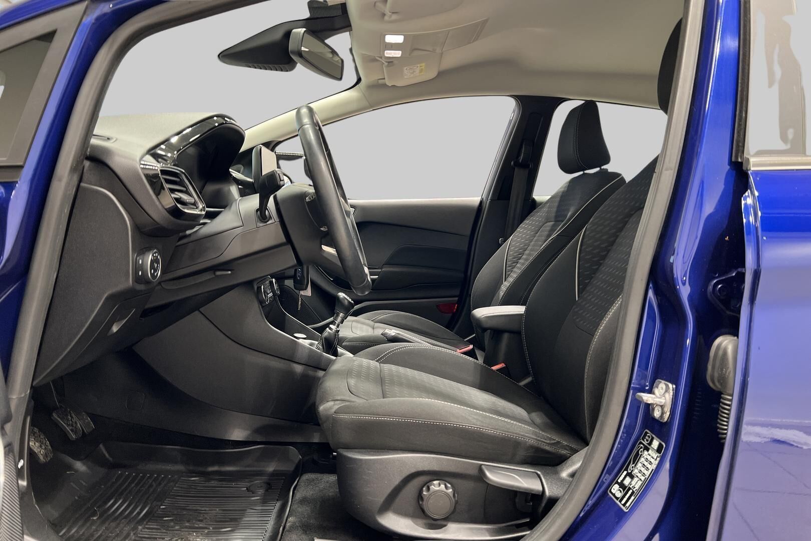 Ford Fiesta iso kuva 9