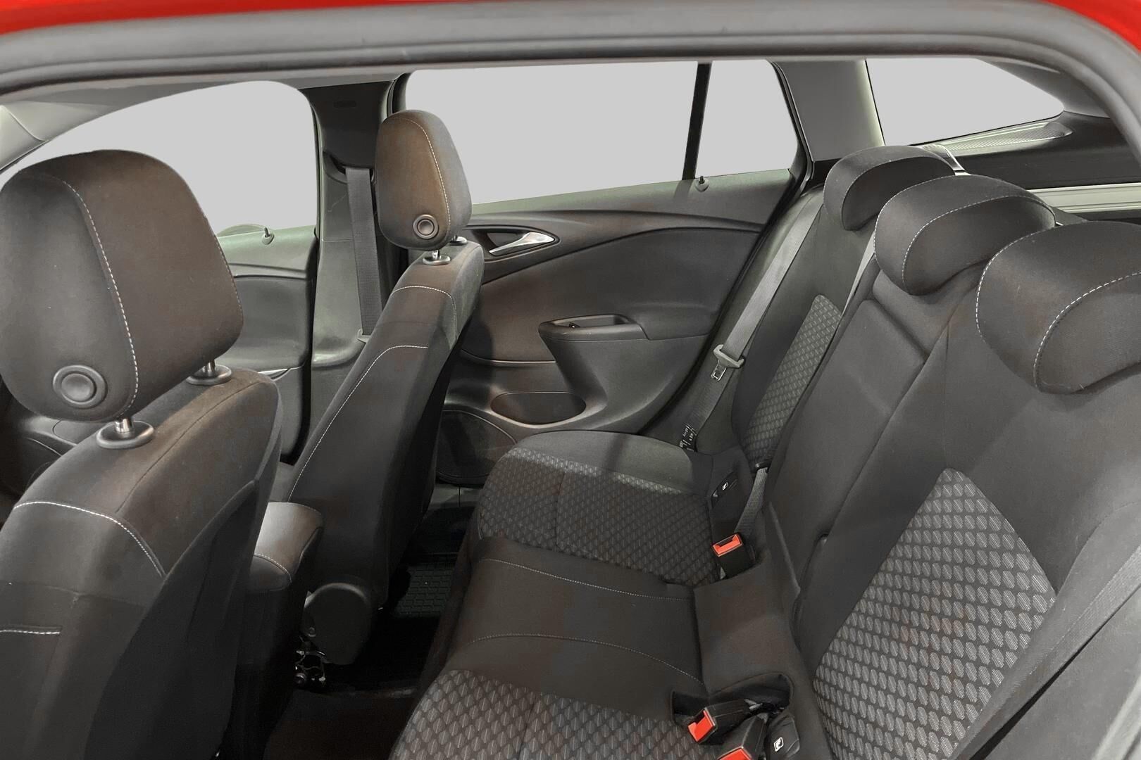 Opel Astra iso kuva 9