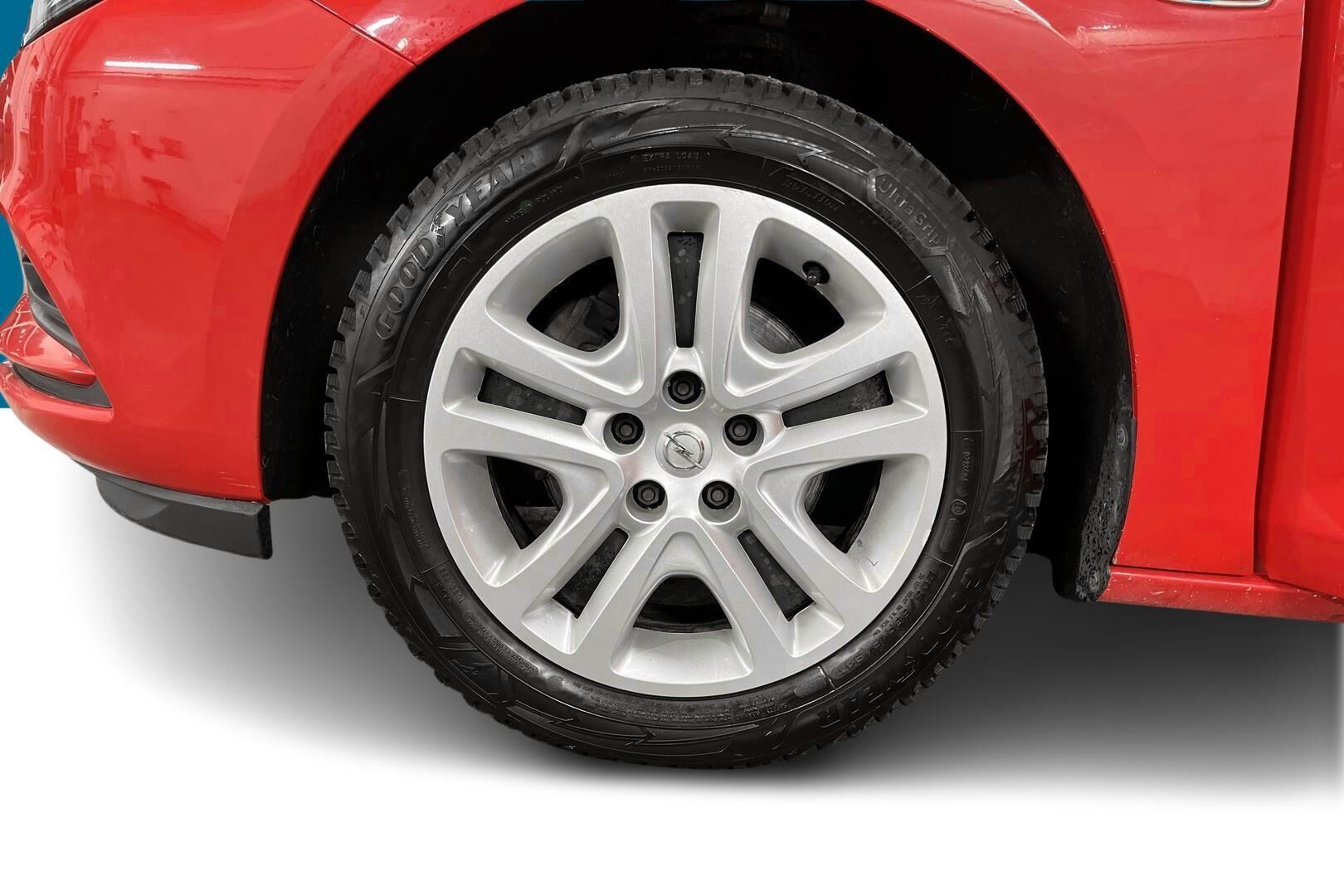 Opel Astra iso kuva 12