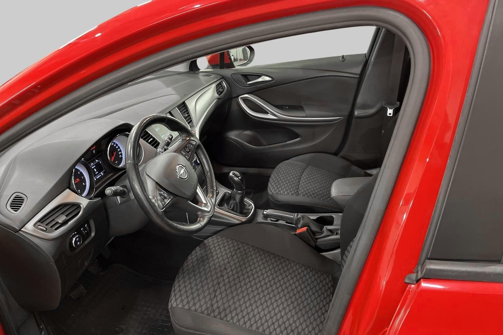 Opel Astra iso kuva 8