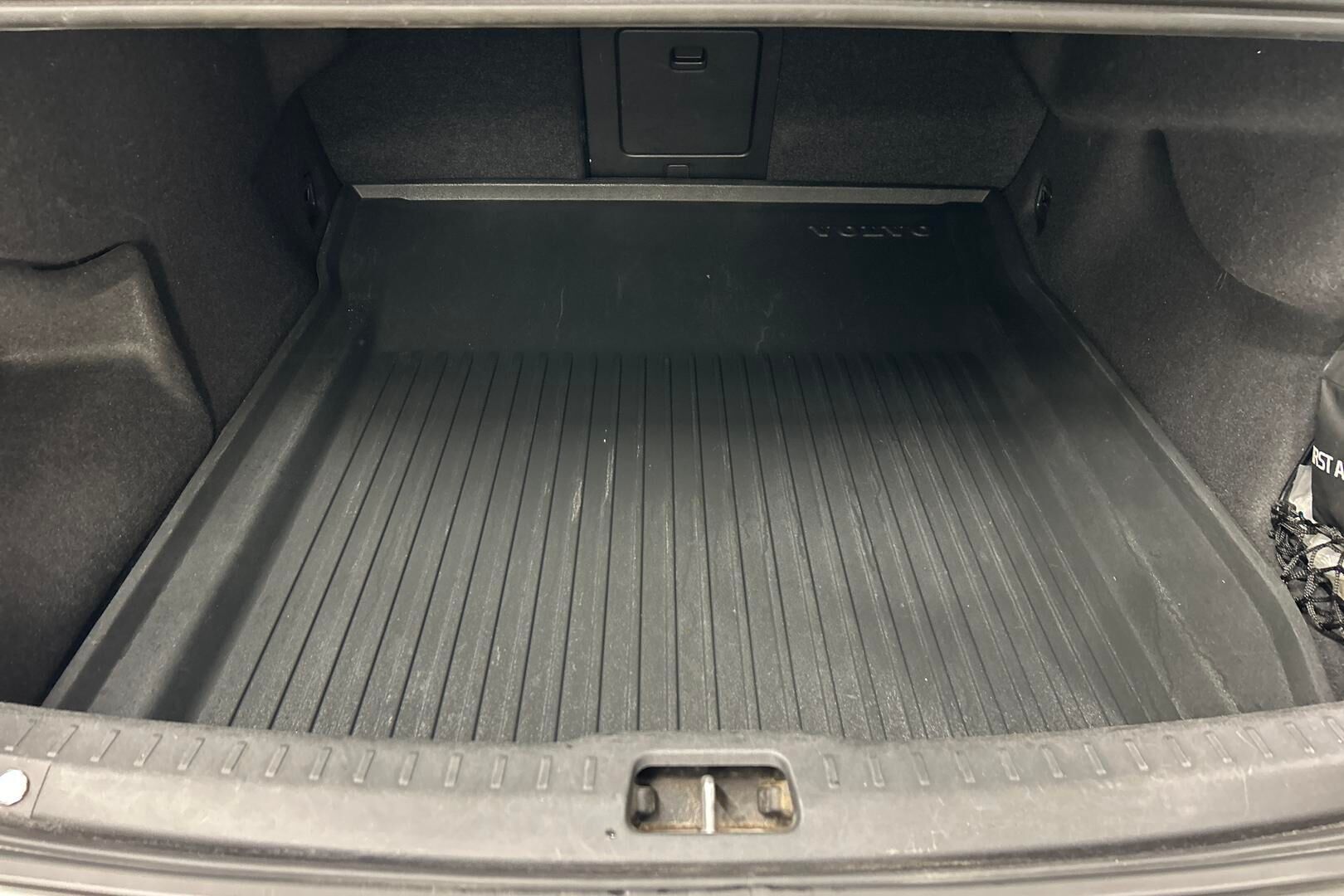Volvo S90 iso kuva 10