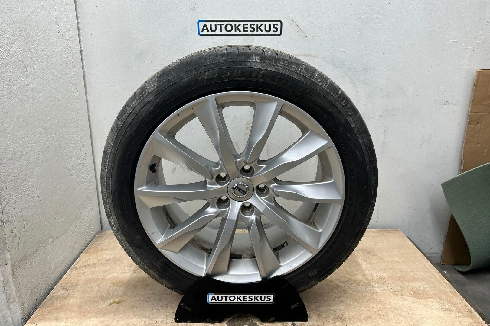 Volvo S90 iso kuva 21