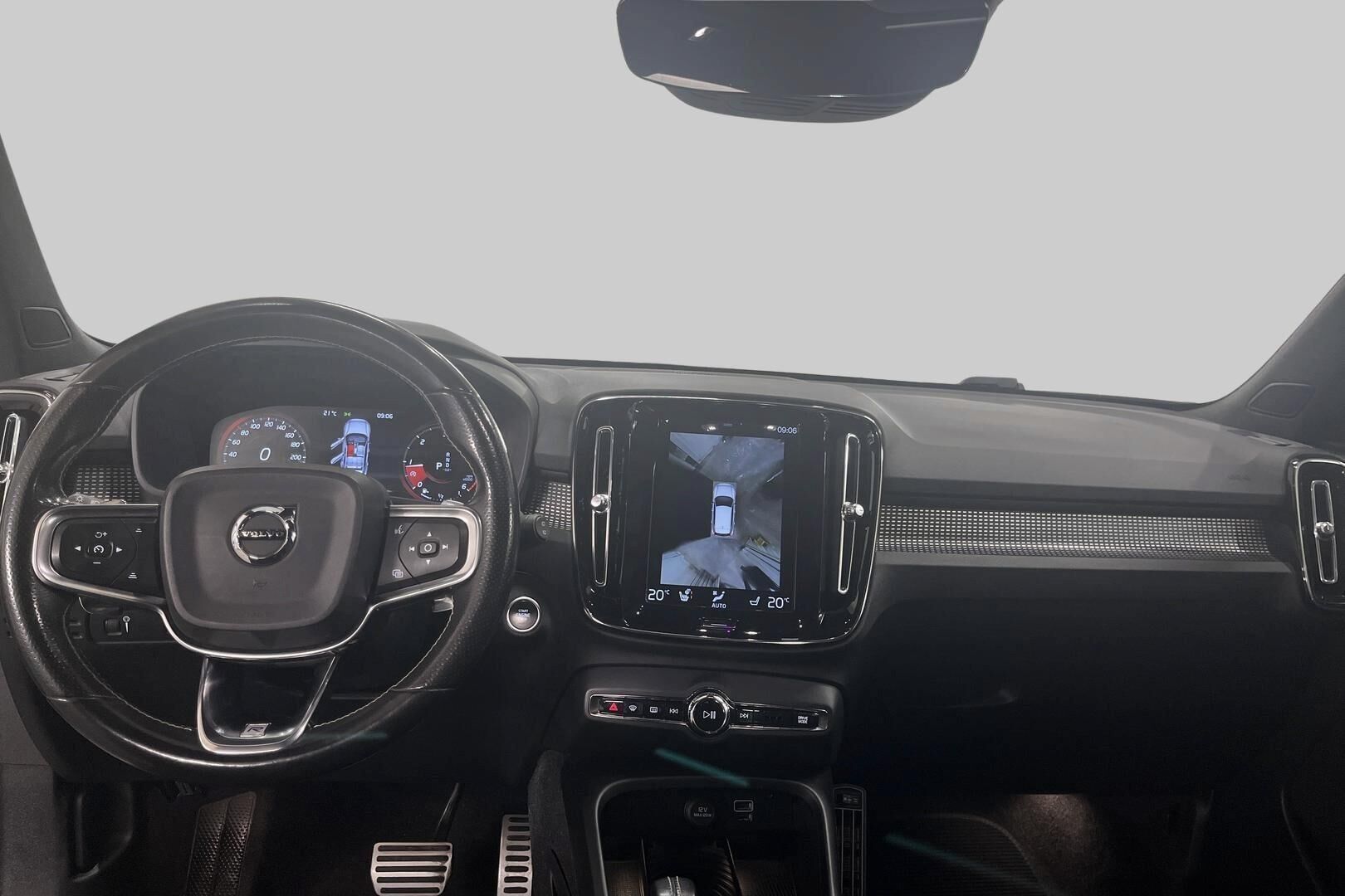 Volvo XC40 iso kuva 11