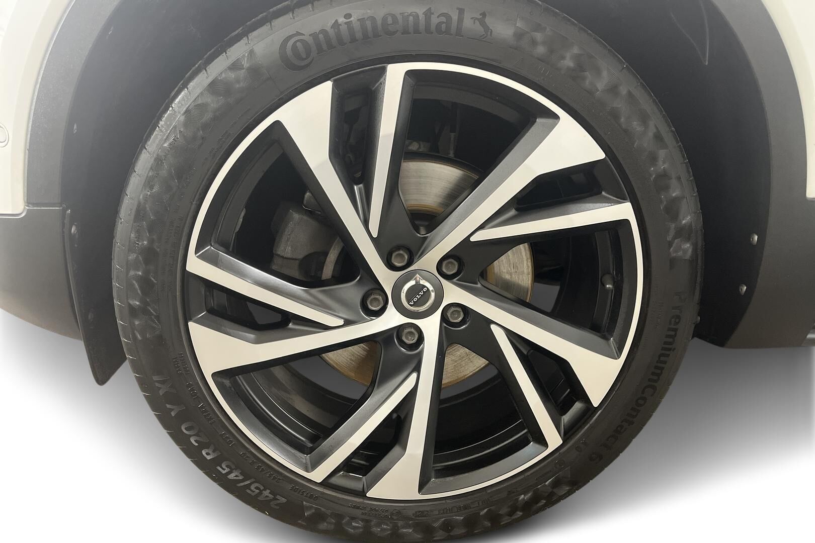 Volvo XC40 iso kuva 13