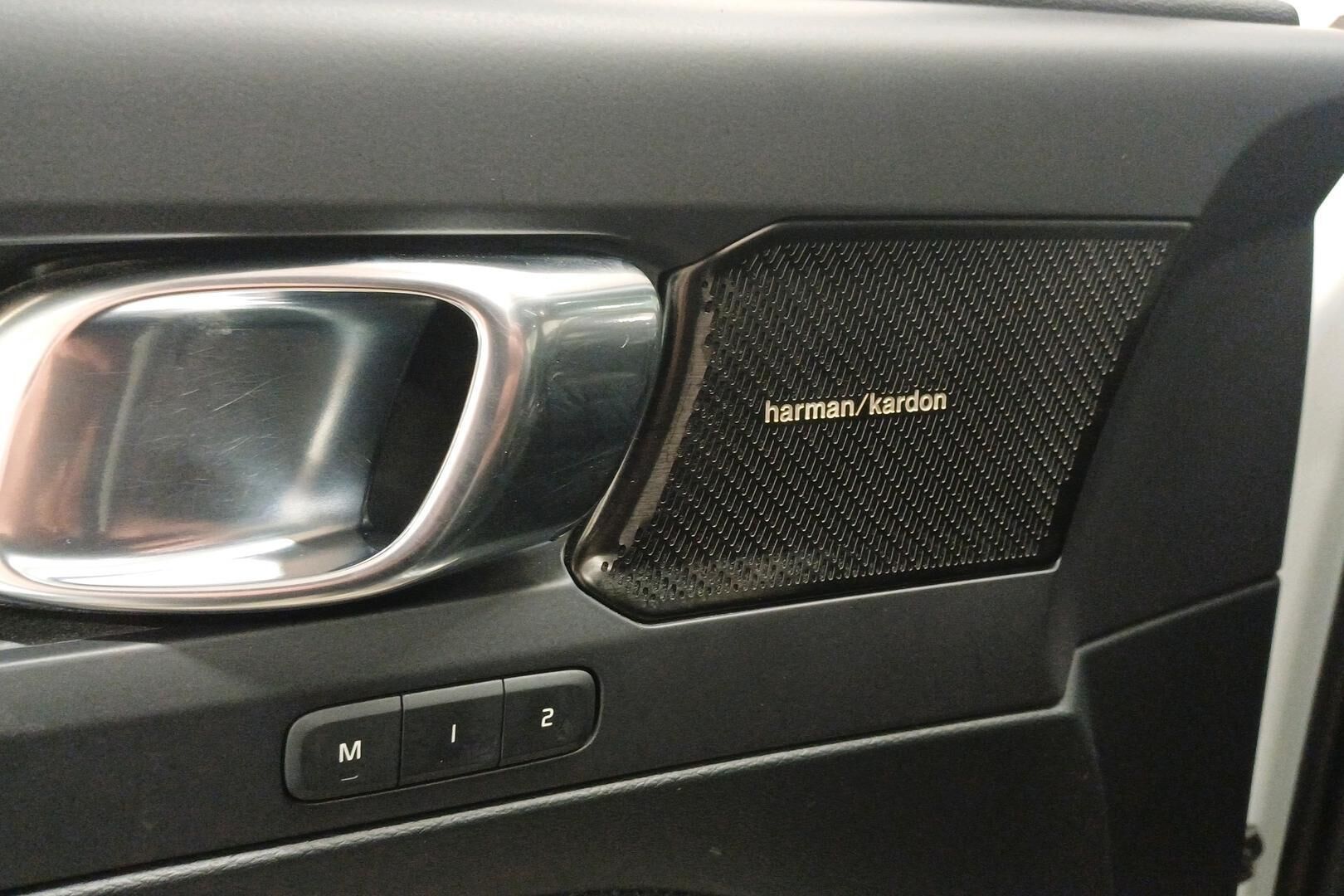 Volvo XC40 iso kuva 17