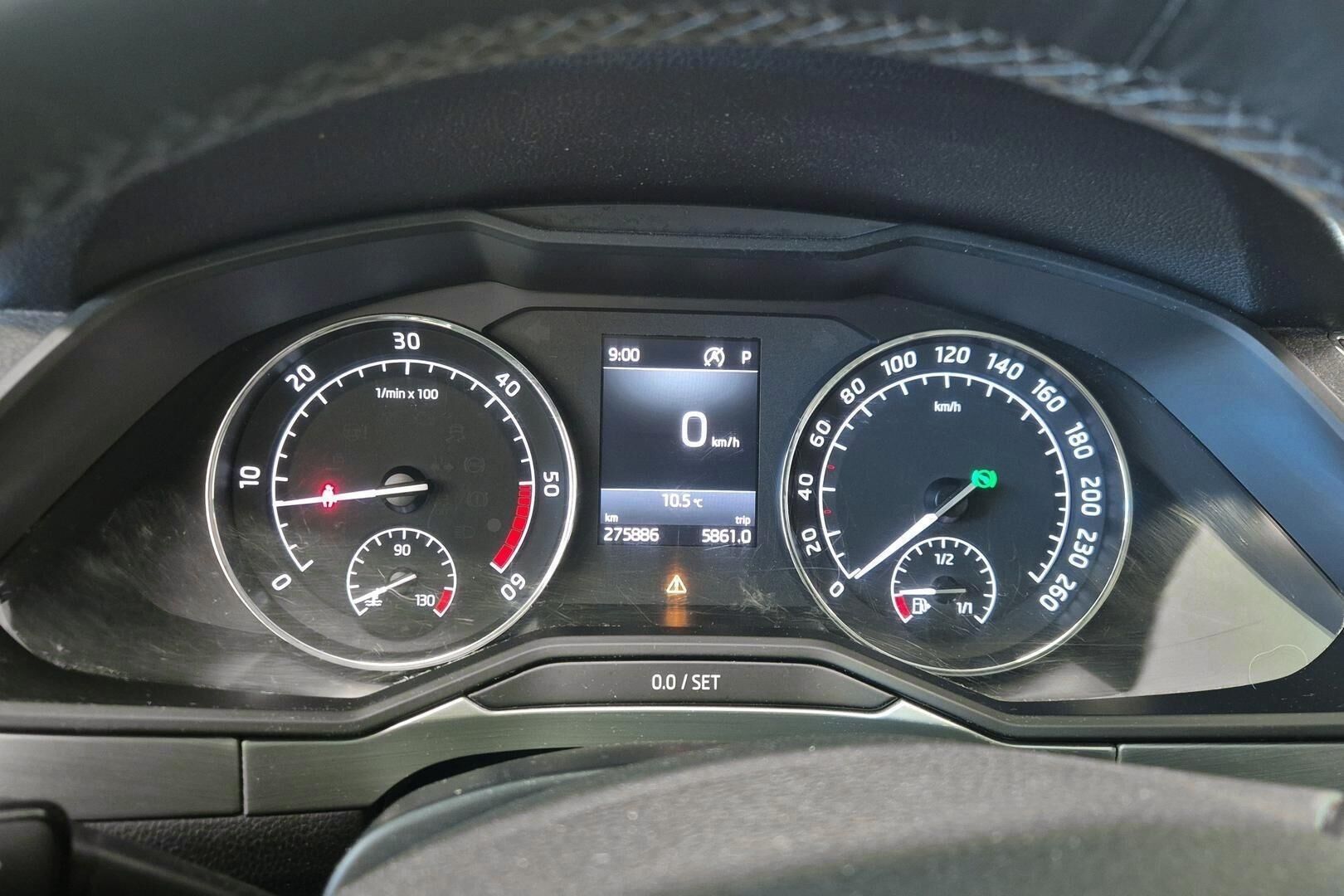 Skoda Superb iso kuva 14