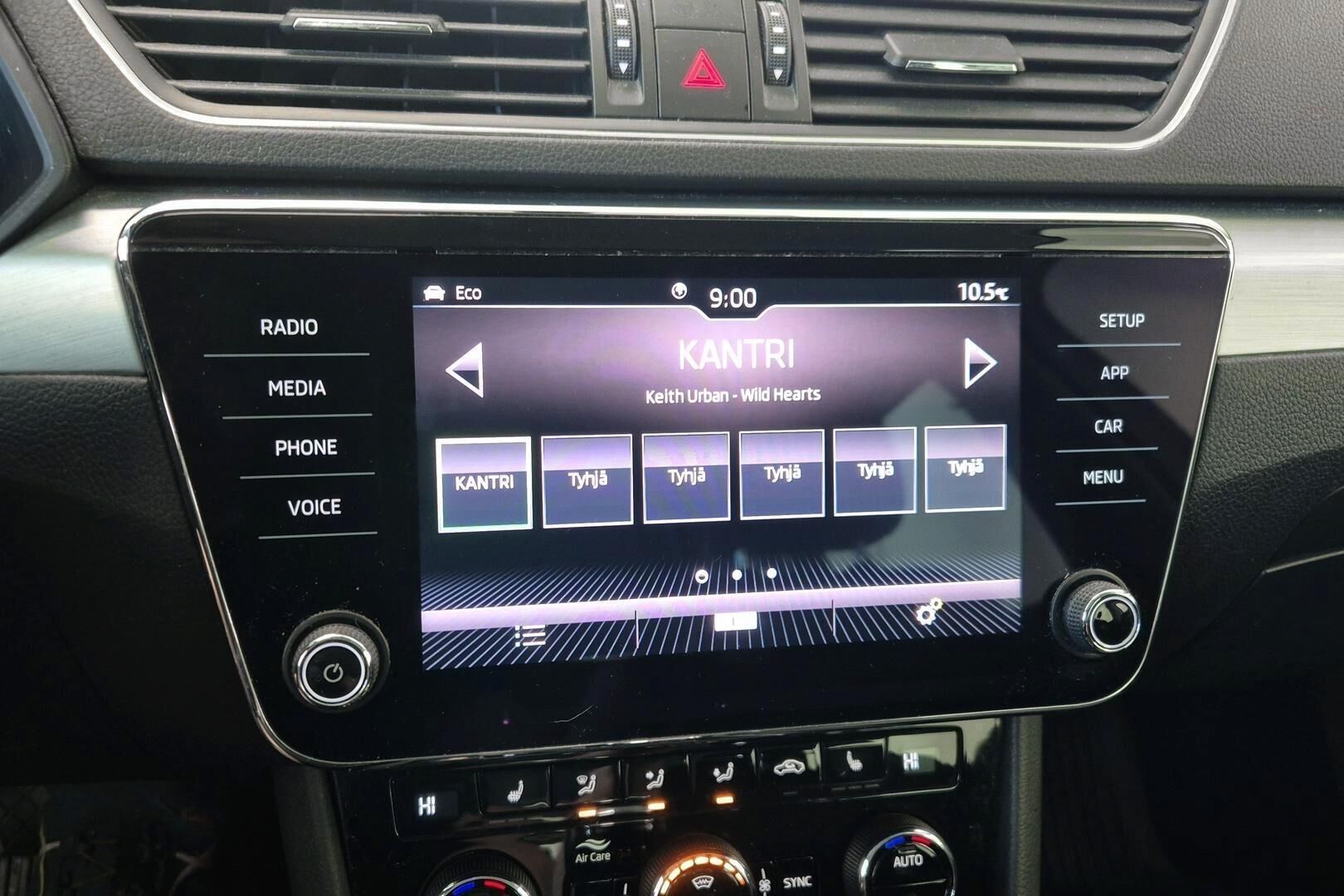 Skoda Superb iso kuva 15