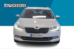 Skoda Superb esikatselu 2