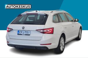 Skoda Superb esikatselu 5