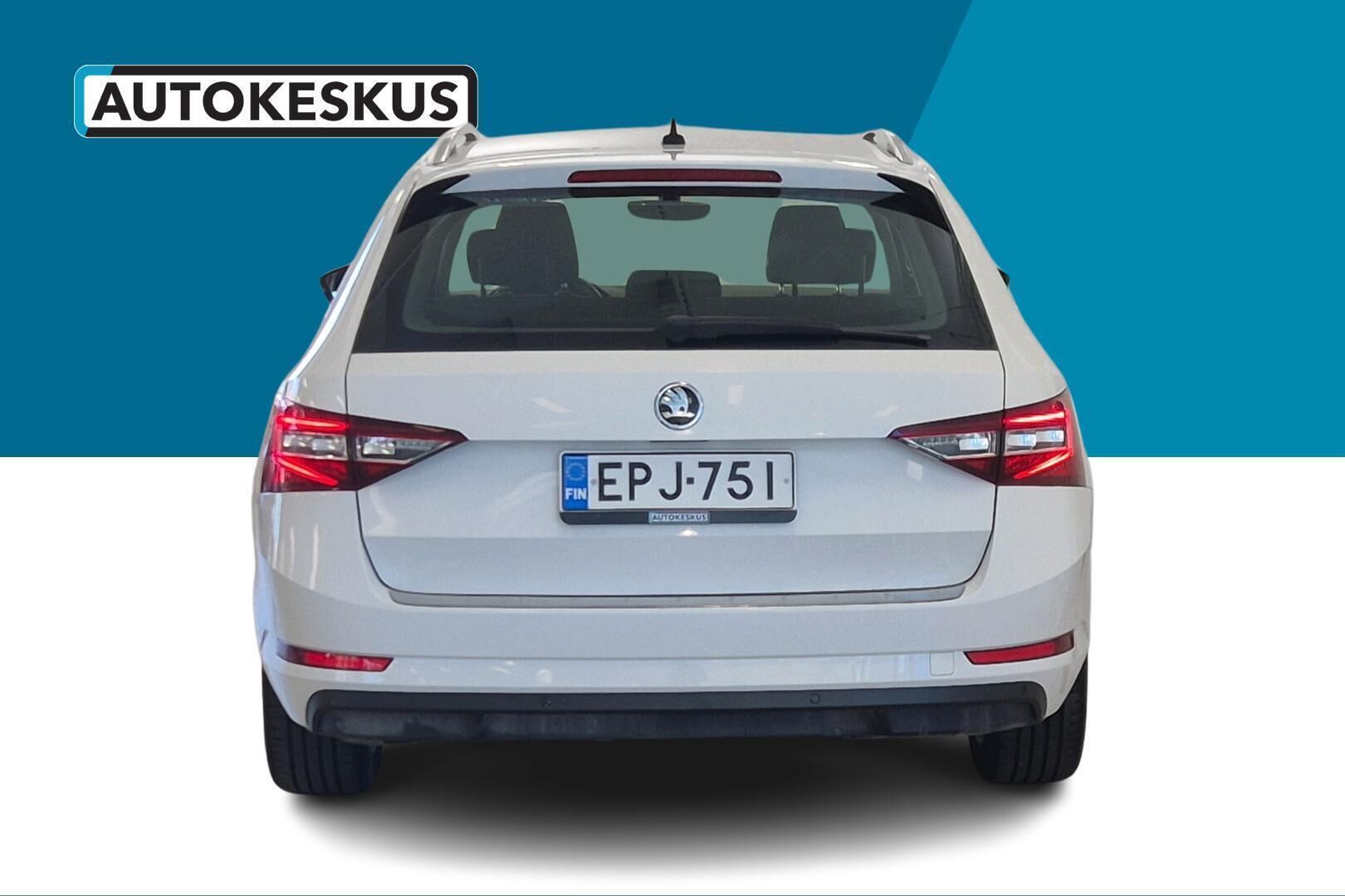 Skoda Superb iso kuva 6