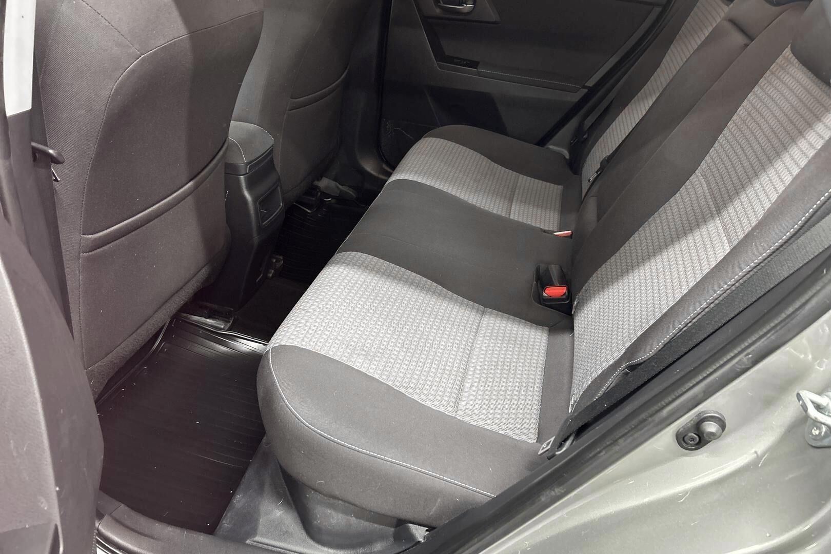 Toyota Auris iso kuva 10
