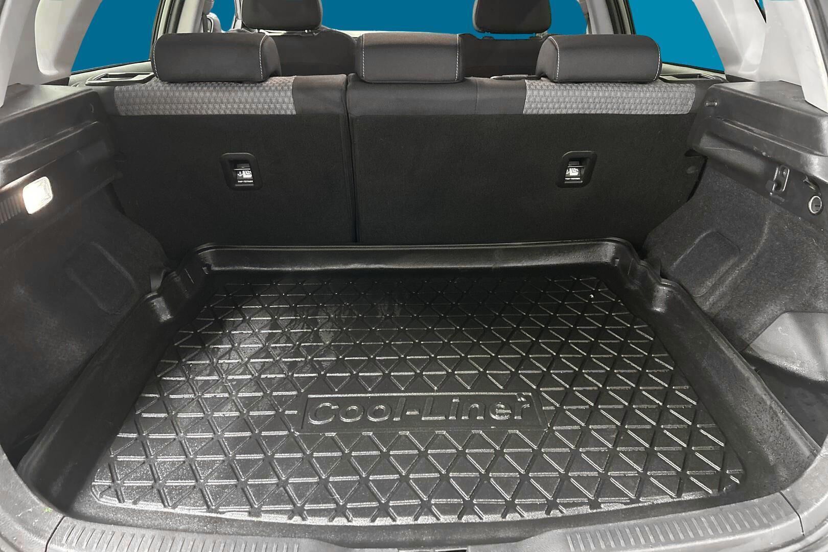 Toyota Auris iso kuva 12