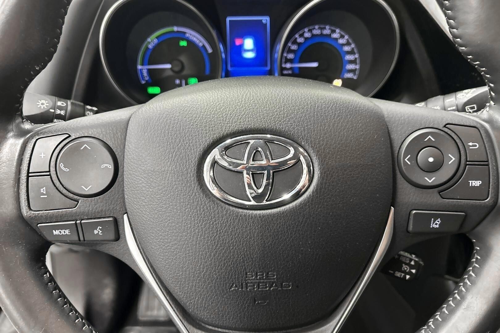 Toyota Auris iso kuva 18