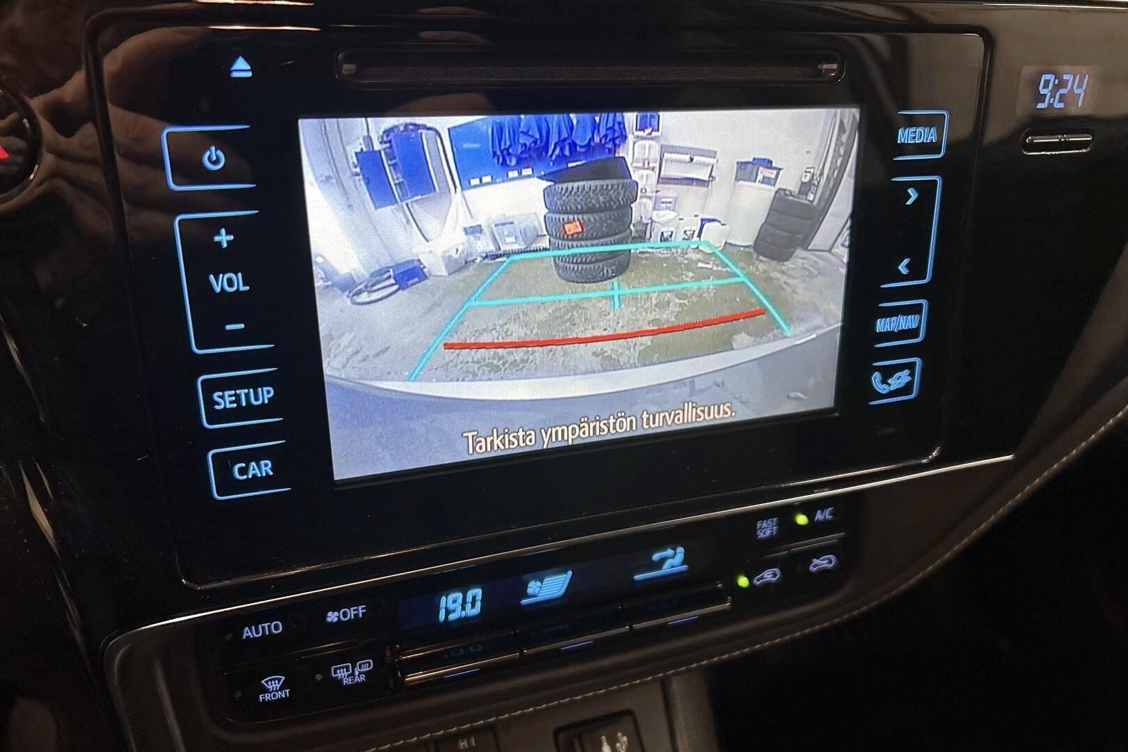 Toyota Auris iso kuva 20