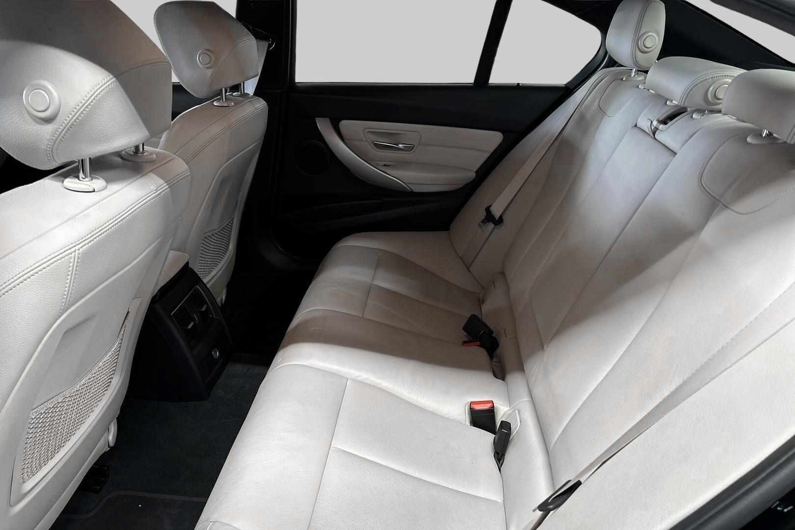 BMW 3-sarja iso kuva 17
