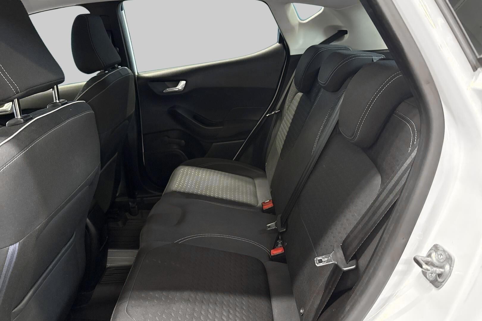 Ford Fiesta iso kuva 8